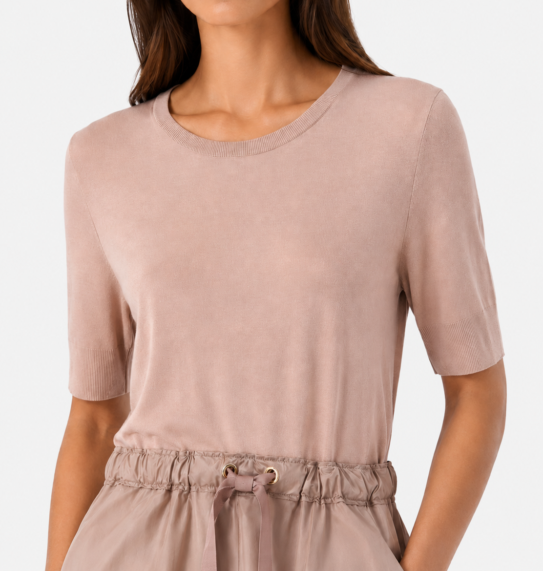 Abito in glam knit effect e techno taffetà cipria