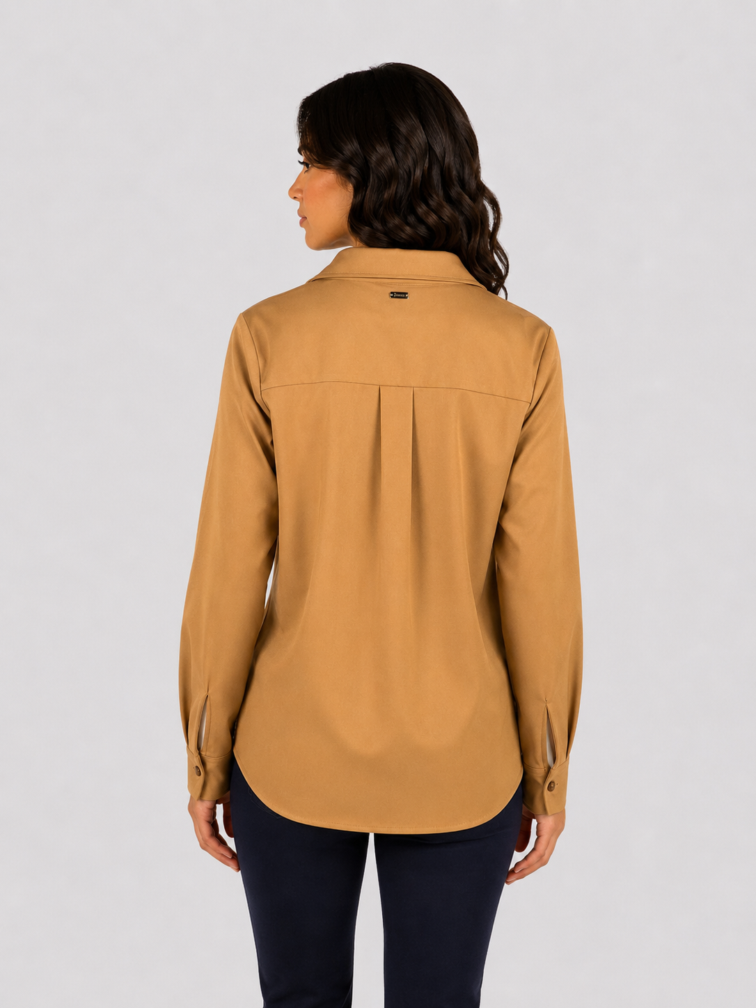 Camicia cammello Herno donna in tessuto tecnico effetto compatto