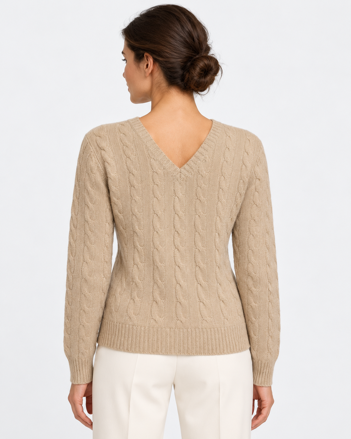 Maglione a collo a V in lana e cashmere a trecce beige