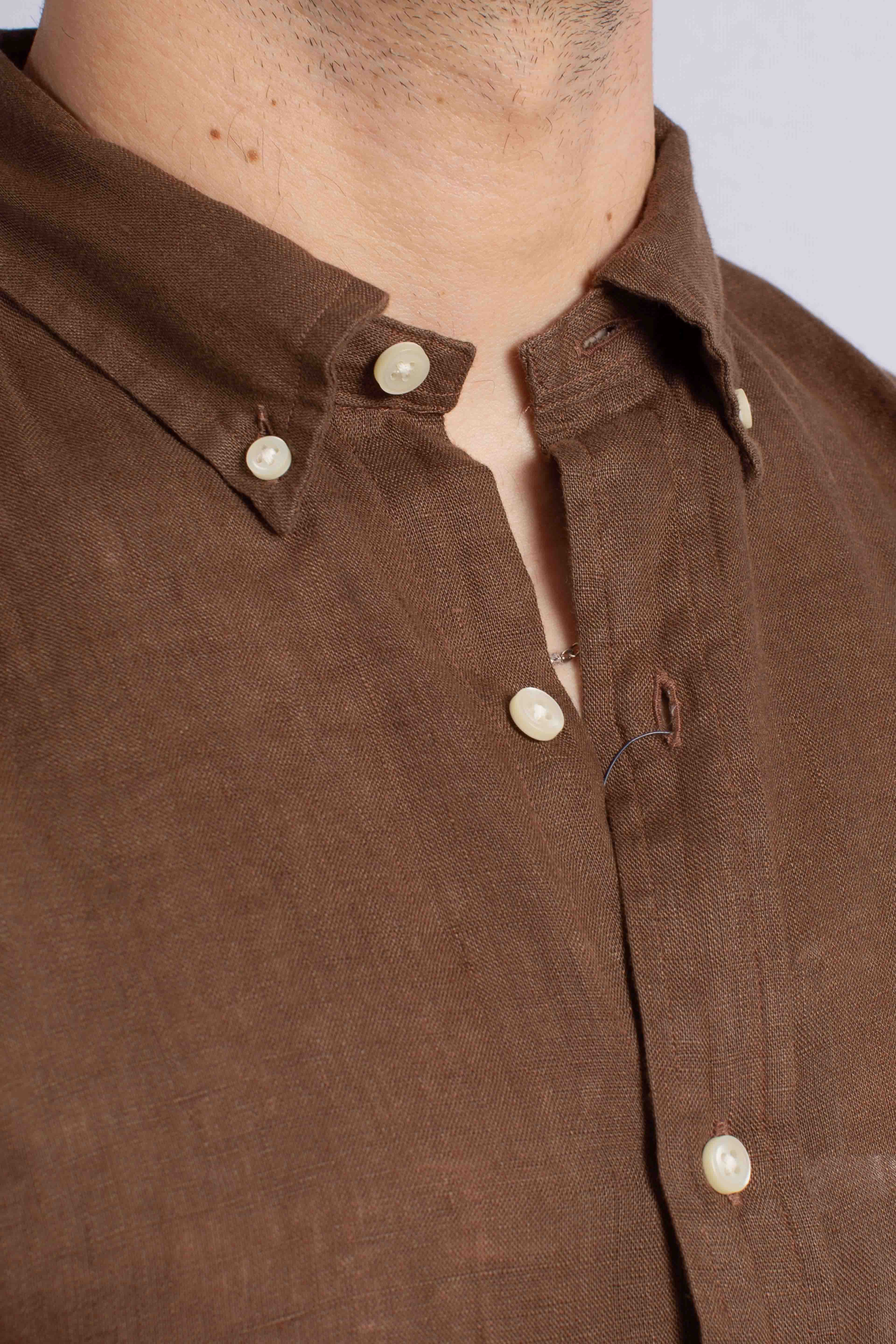 Camicia in lino botton down Slim-Fit brown