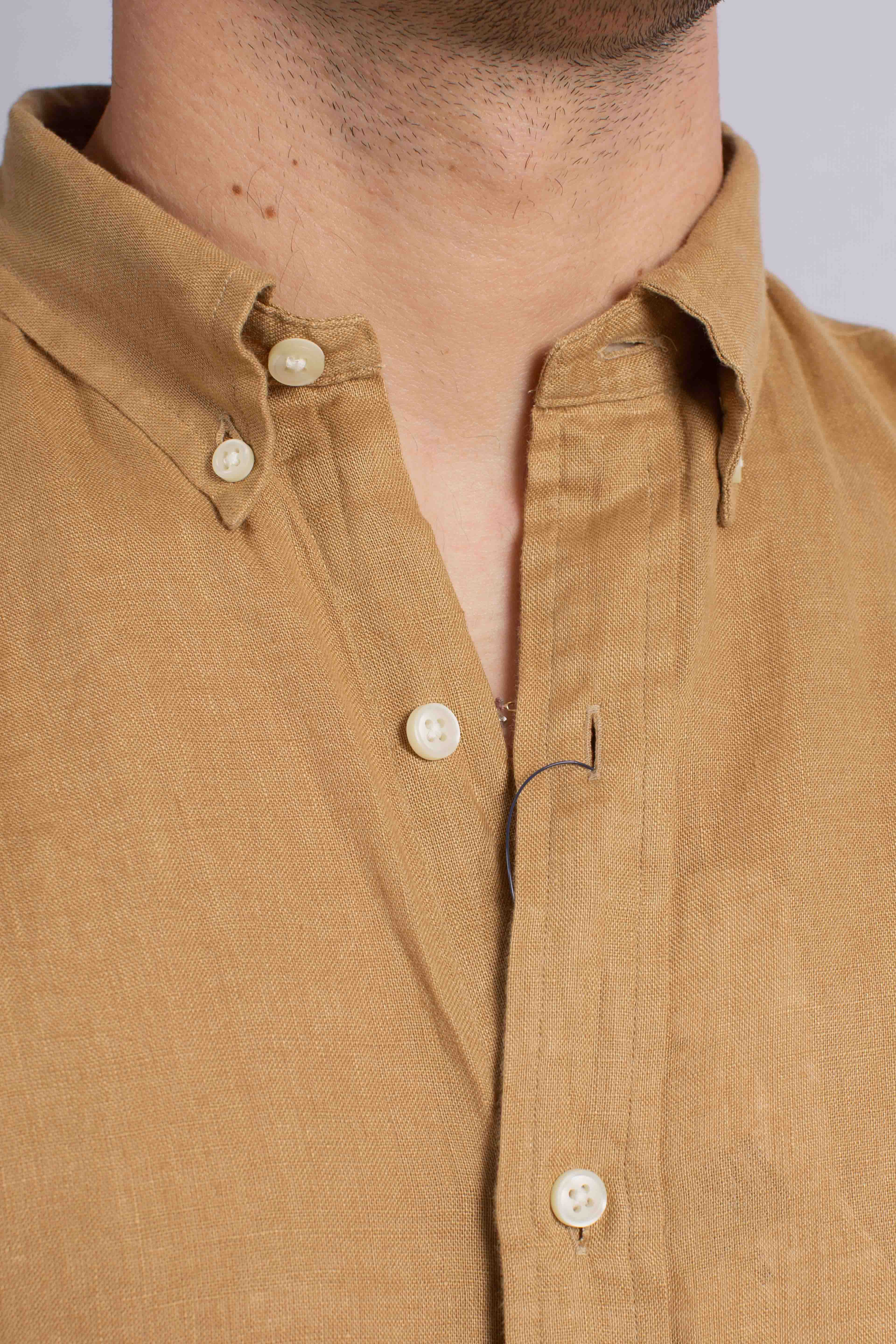 Camicia in lino botton down Slim-Fit cafe tan