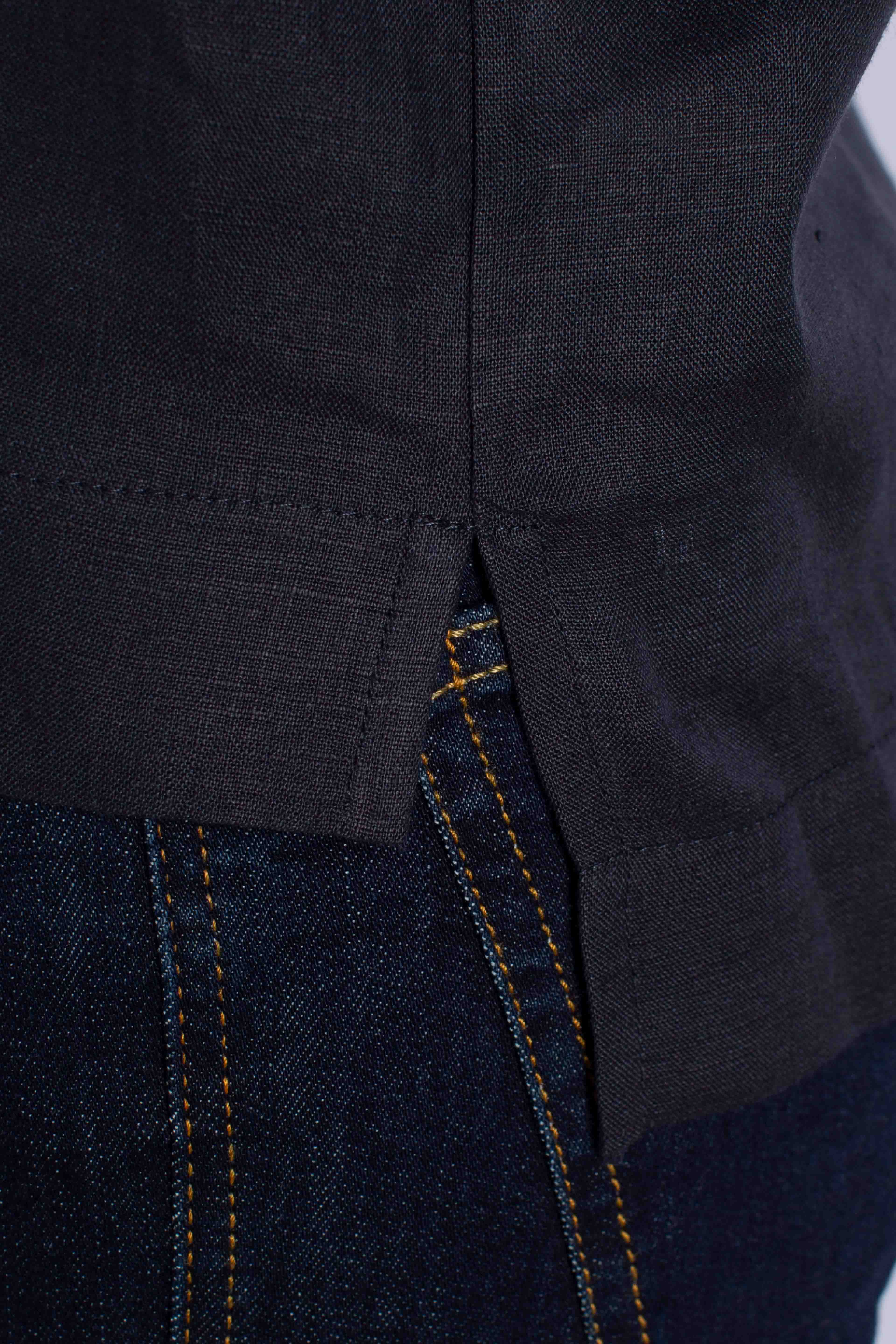 Top in lino con scollo V e dettaglio lurex blu