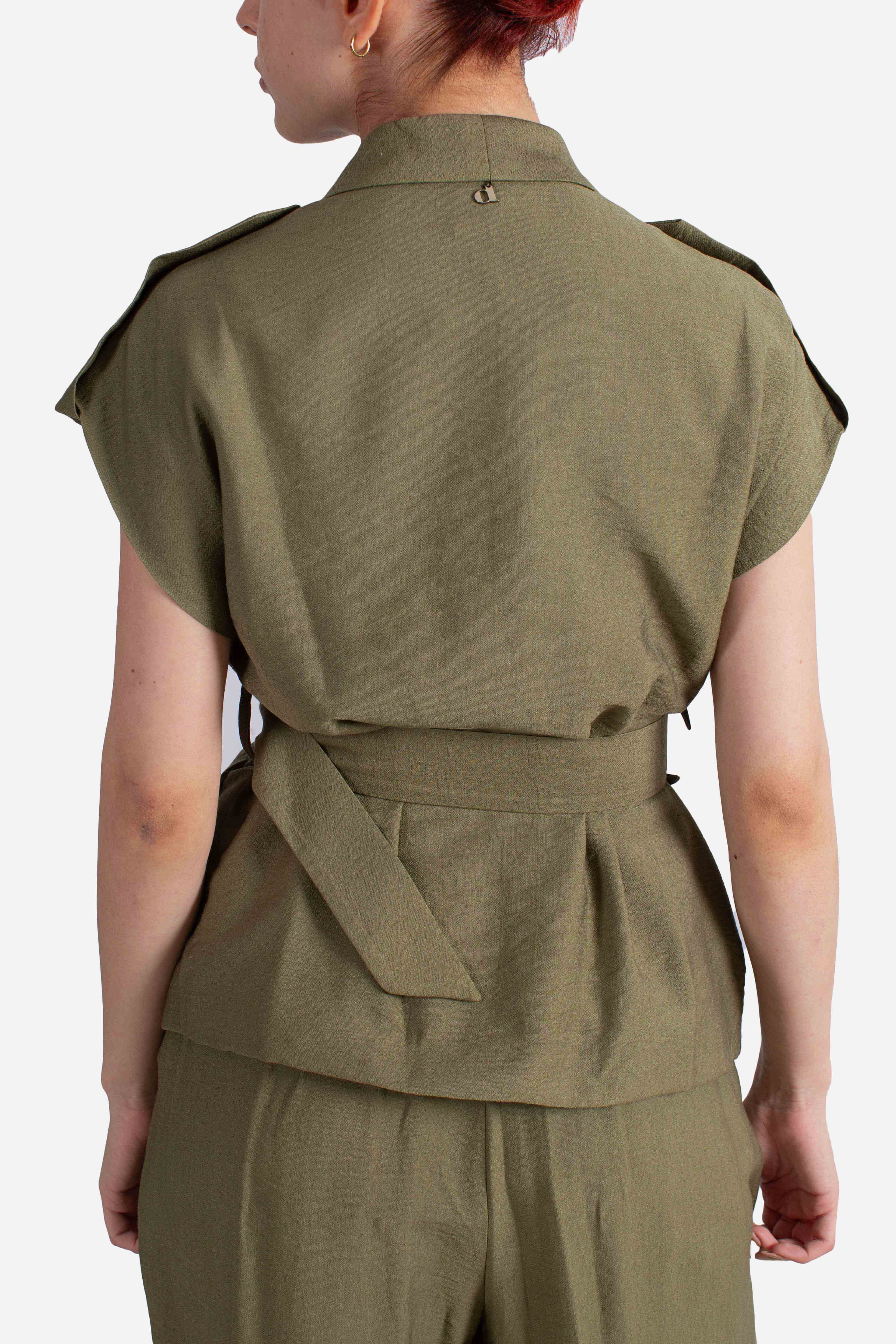 Gilet donna verde militare con cintura in vita