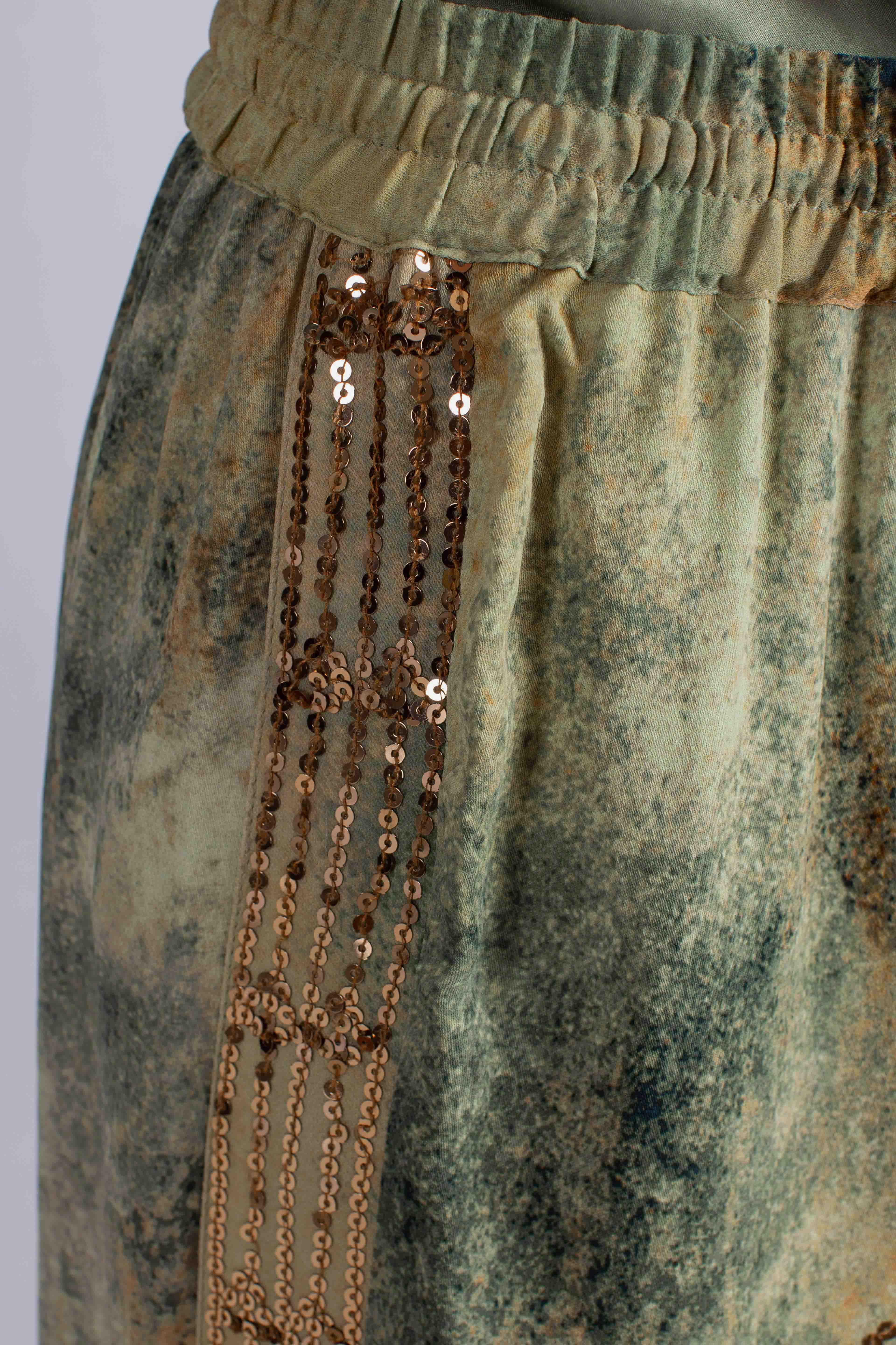 Pantalone donna in viscosa fantasia con ricami paillettes