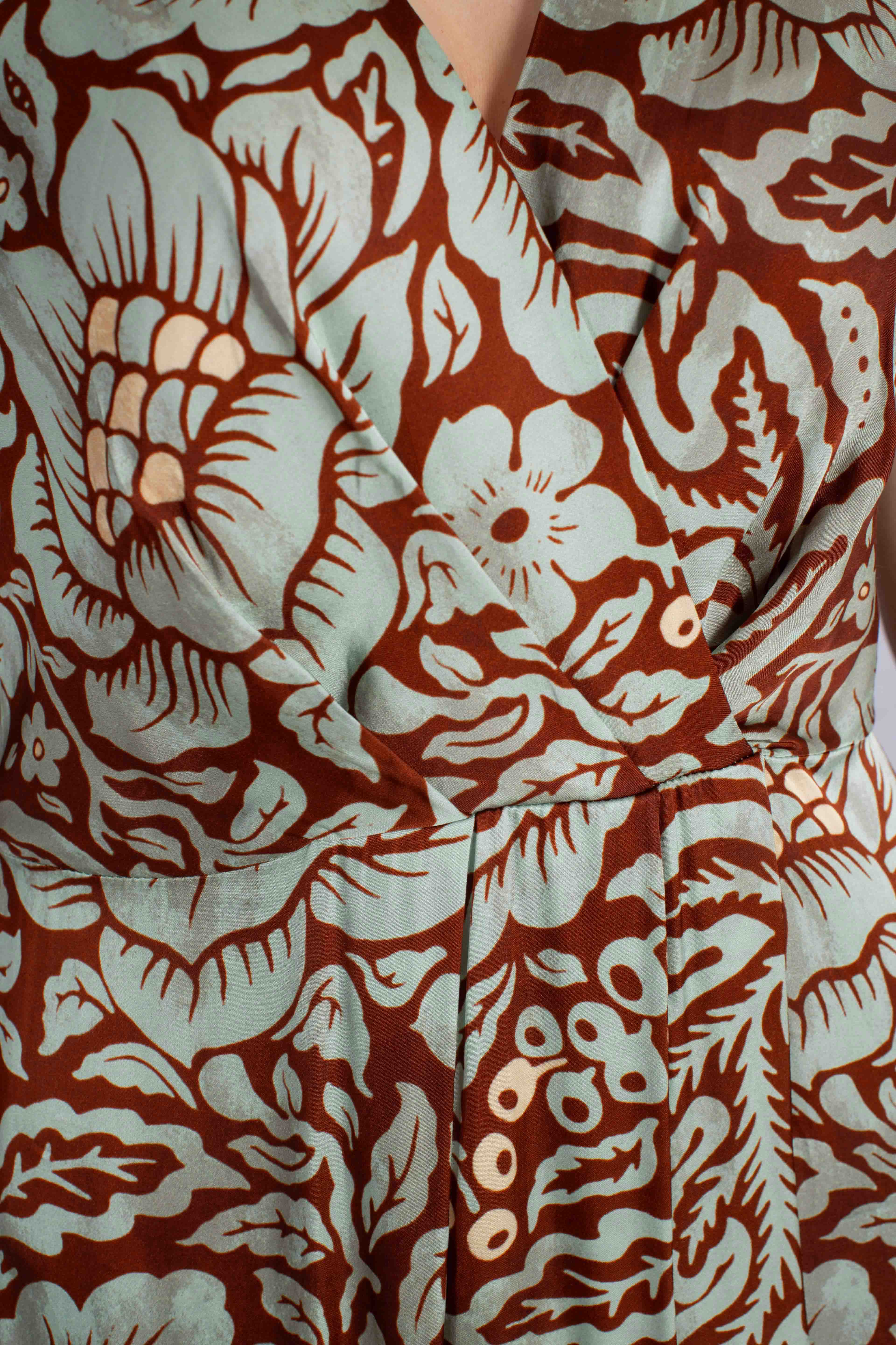 Abito lungo fantasia floreale con frange