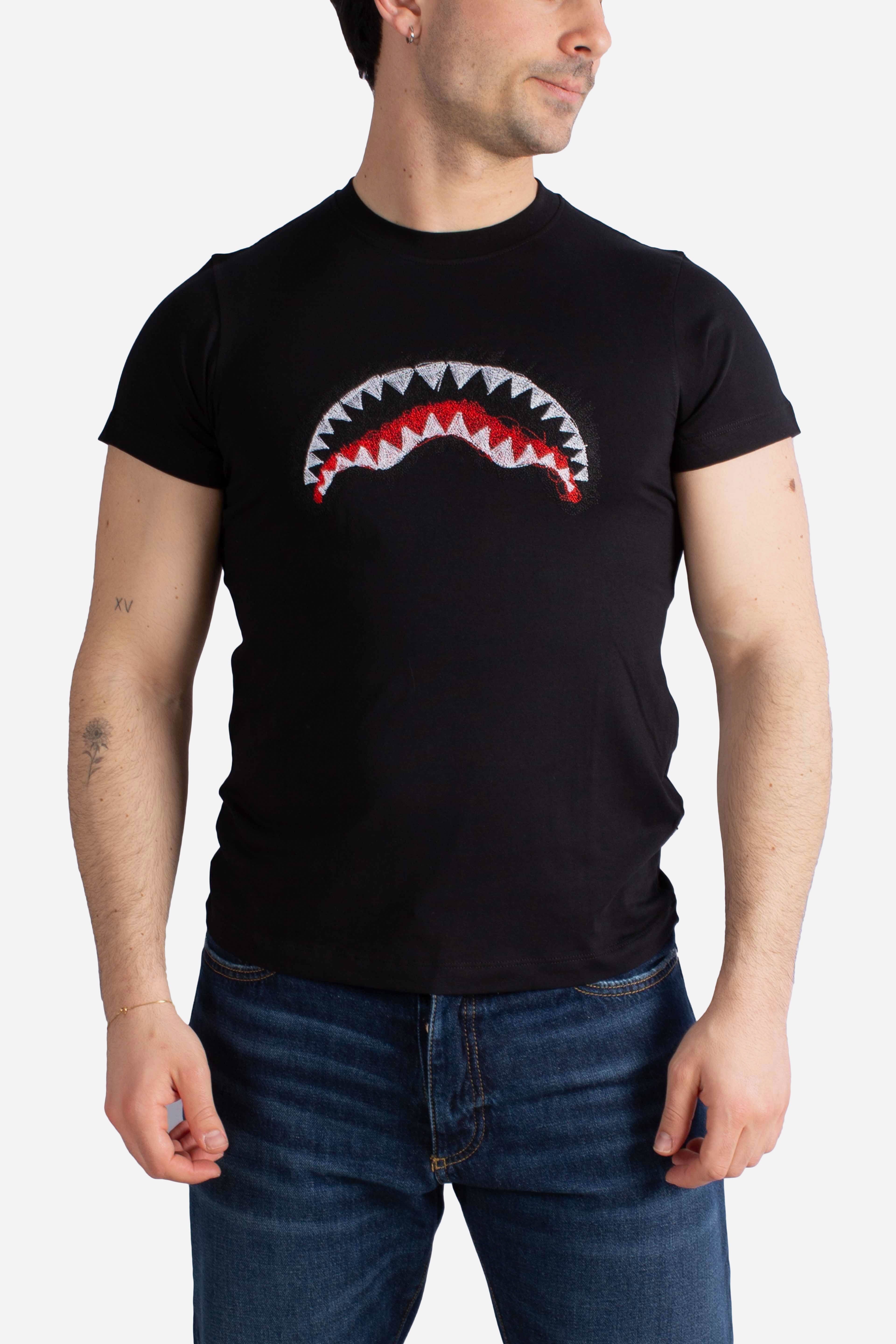 T-shirt scribble embroidery shark reg black