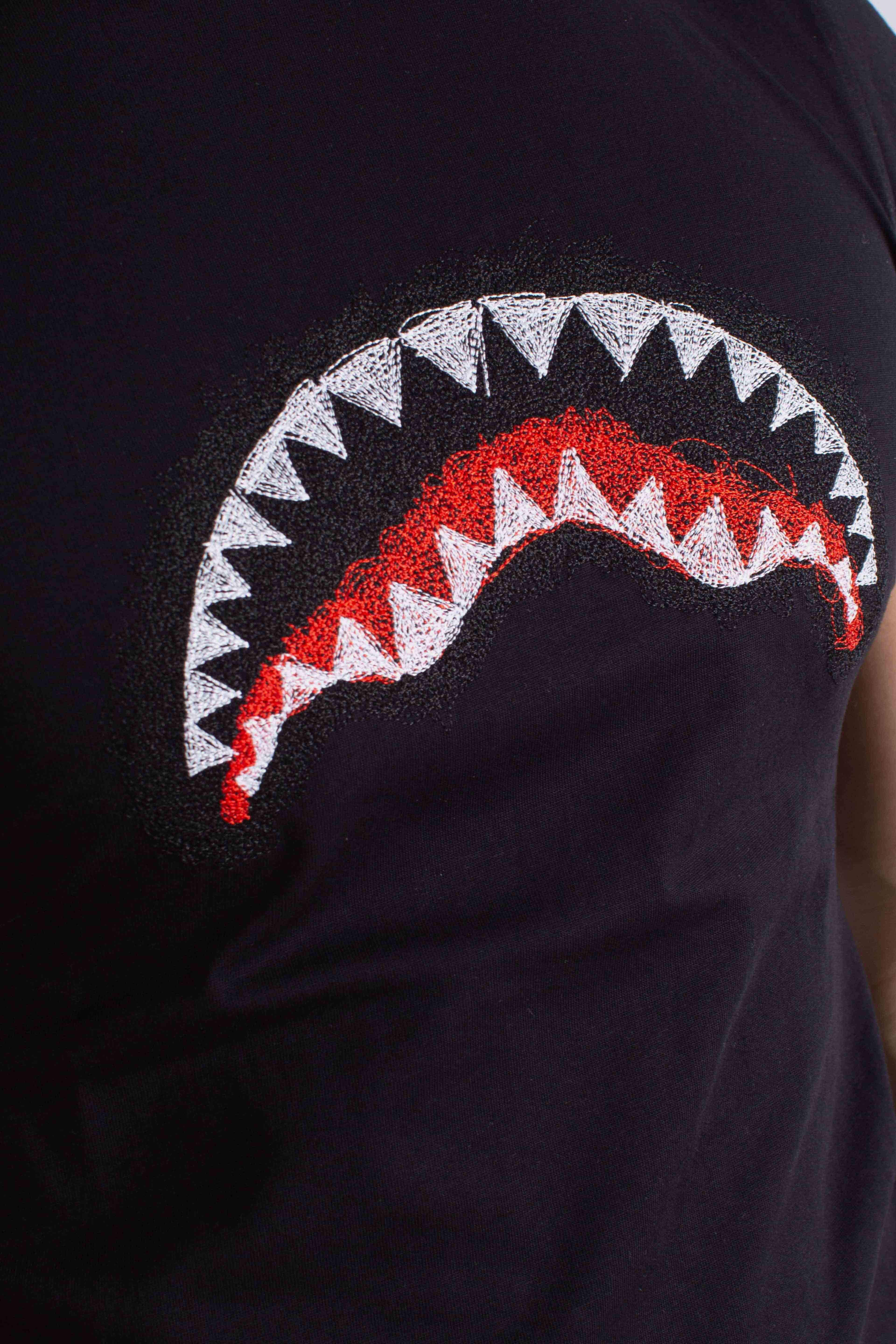 T-shirt scribble embroidery shark reg black