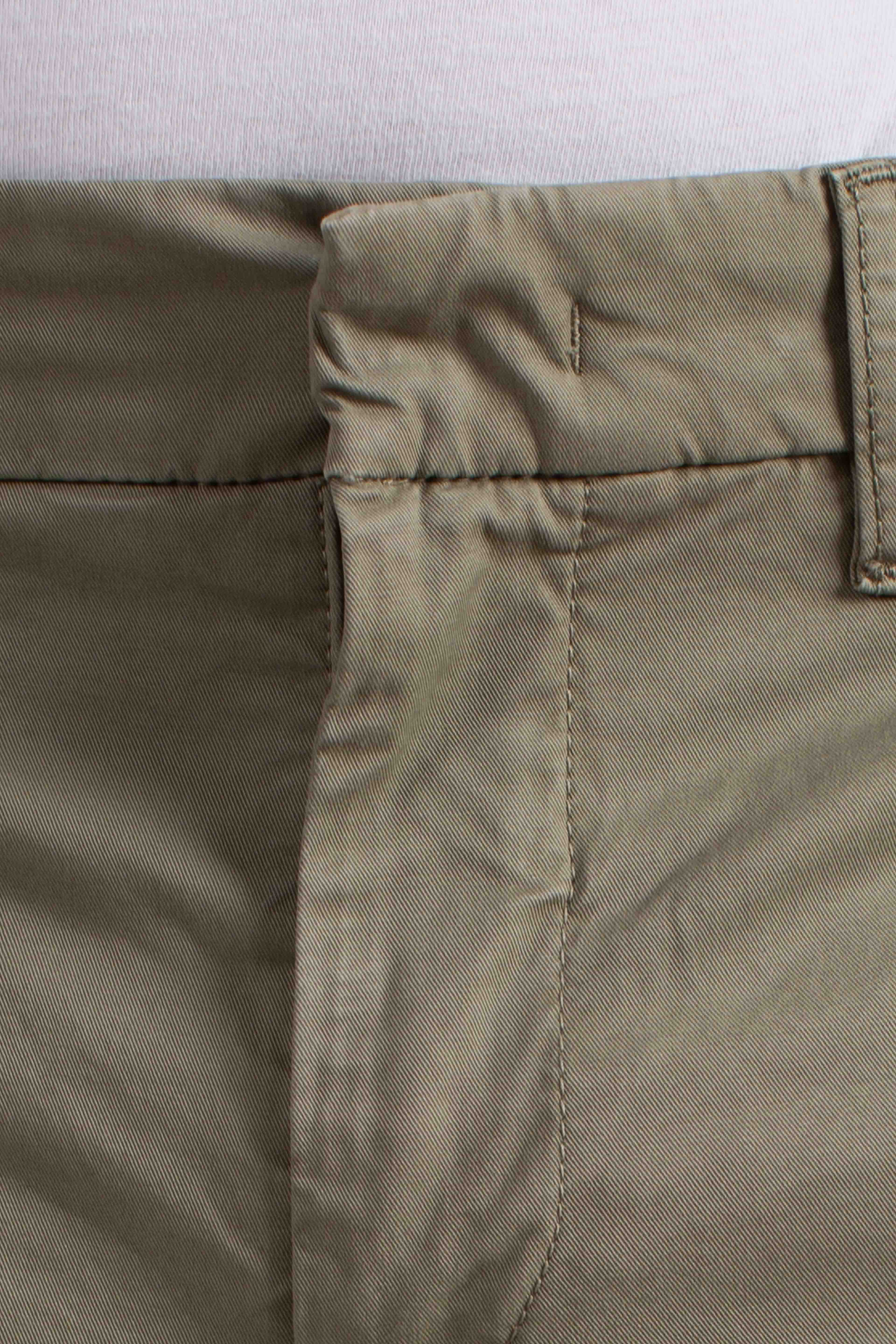 Pantaloni Slim Fit in Gabardine Stretch verde
