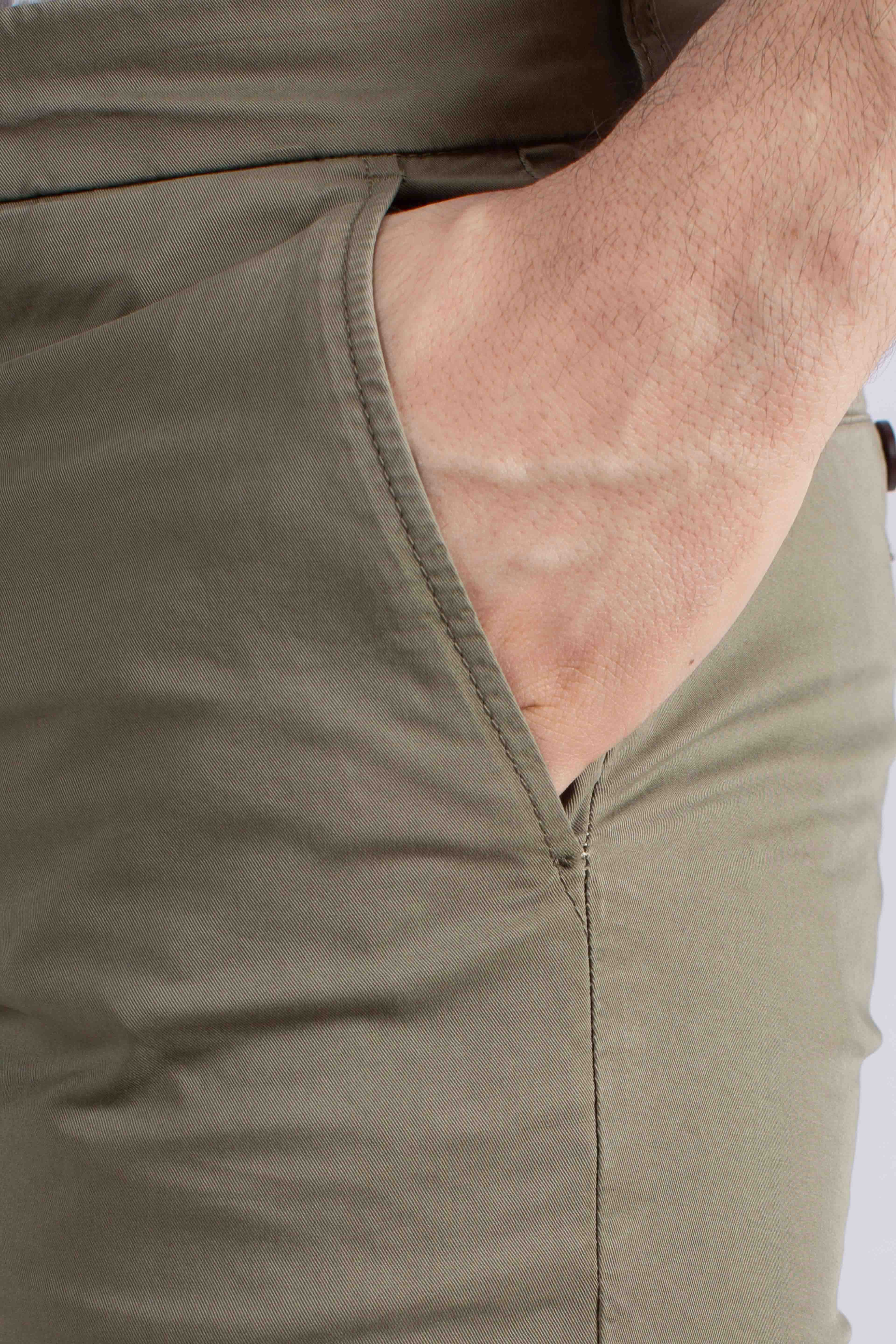 Pantaloni Slim Fit in Gabardine Stretch verde
