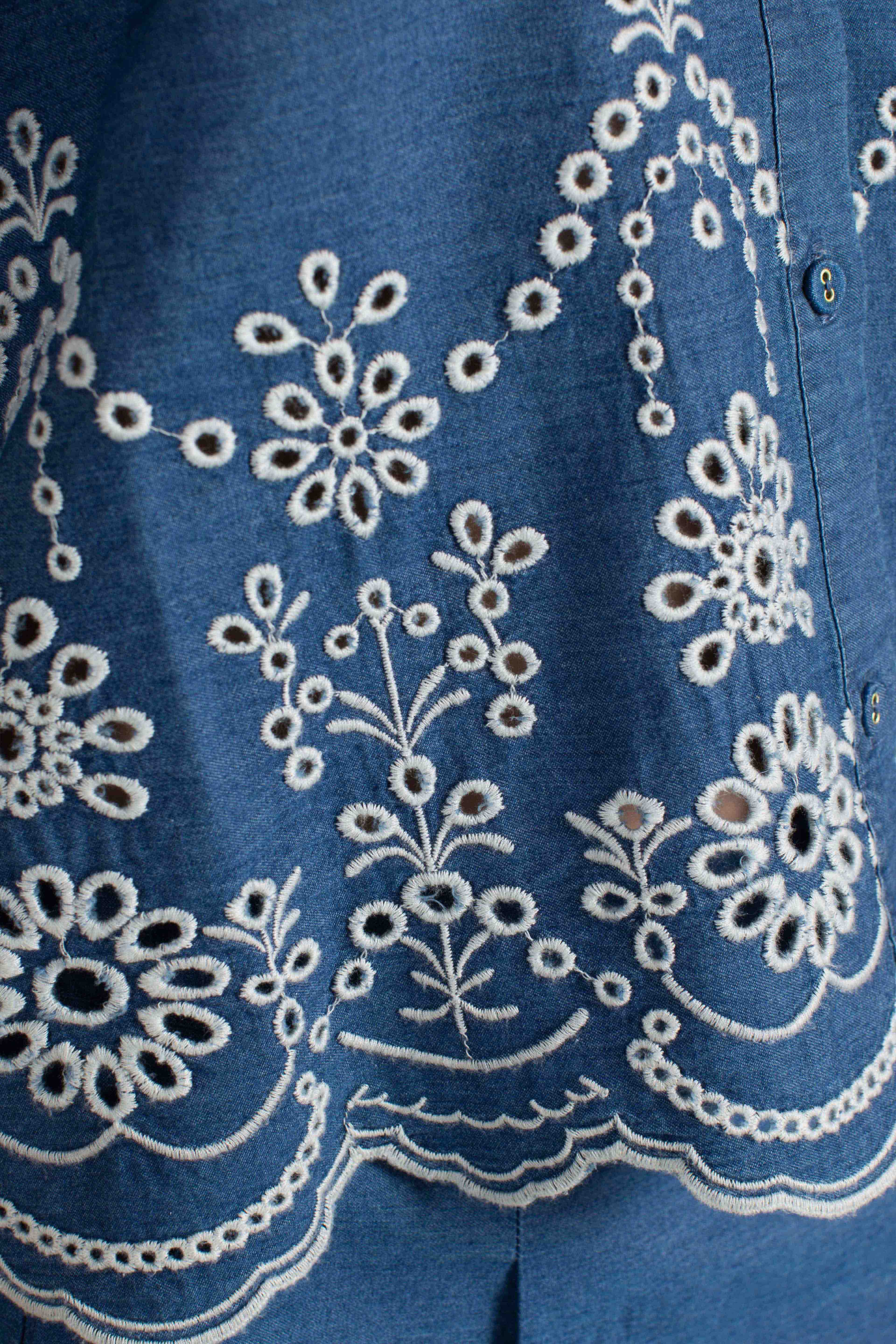 Camicia Clementine in chambray con ricamo floreale