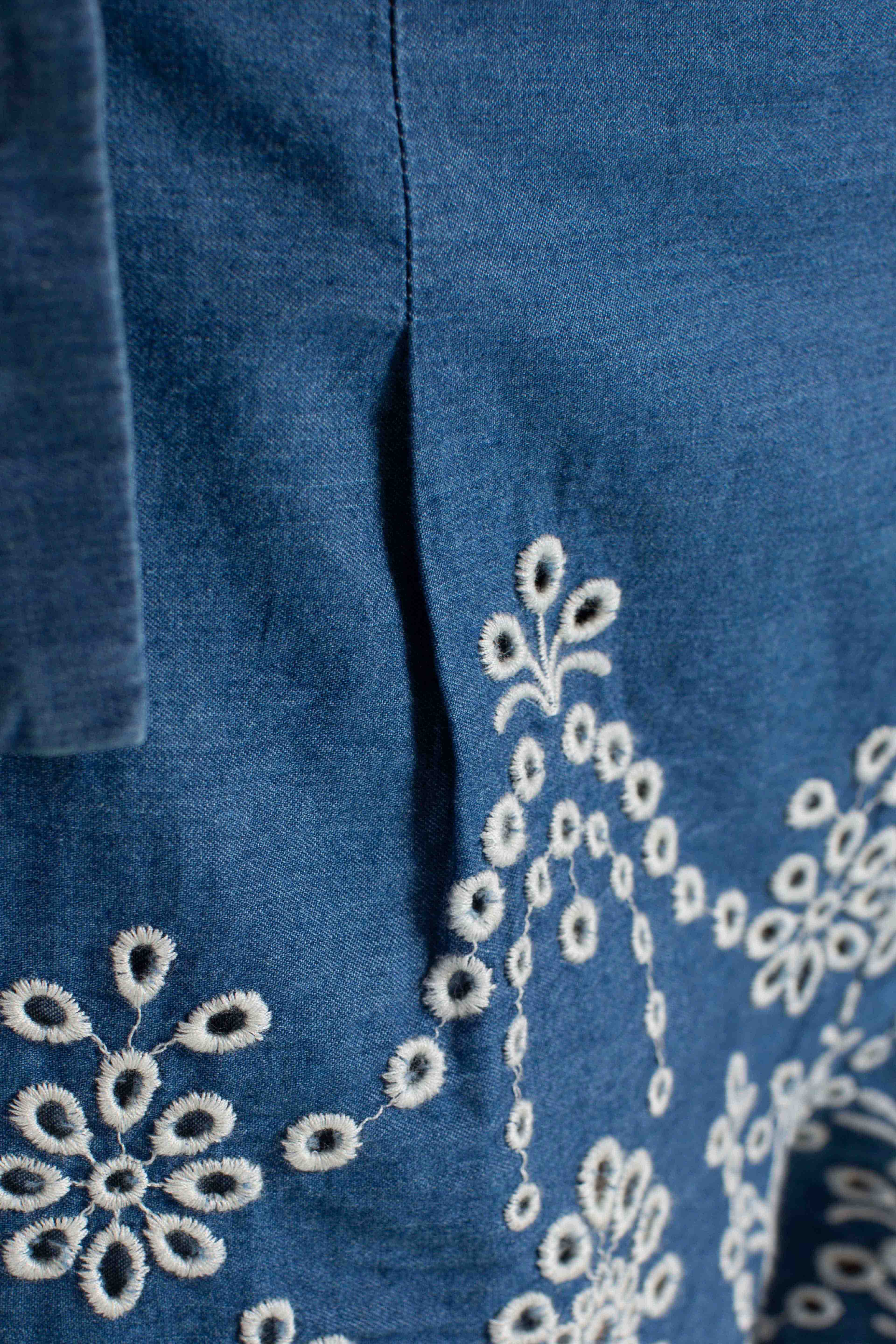 Short Amani in chambray con ricamo