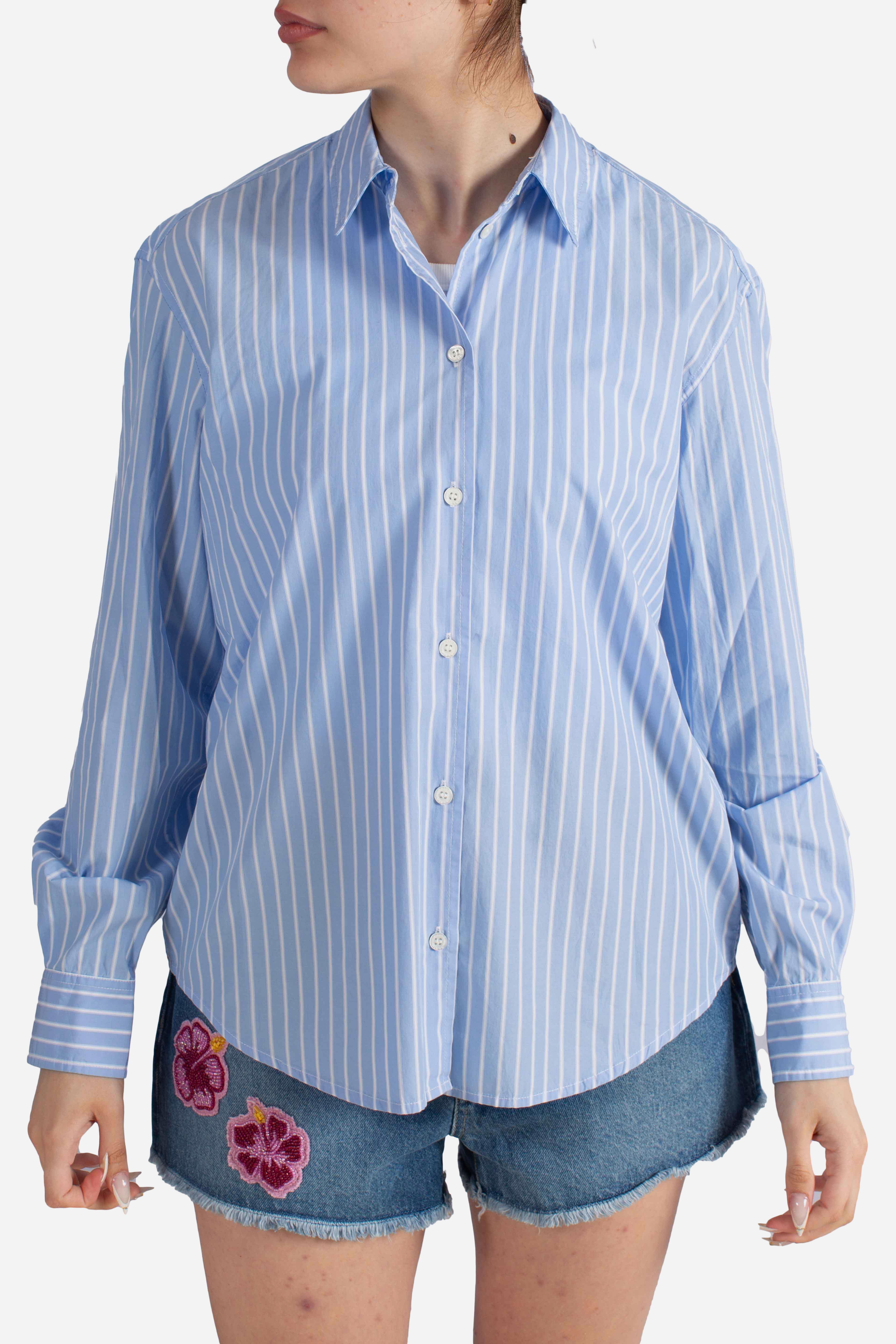 Camicia Meredith in cotone a righe azzurre con ricamo St. Barth Queen