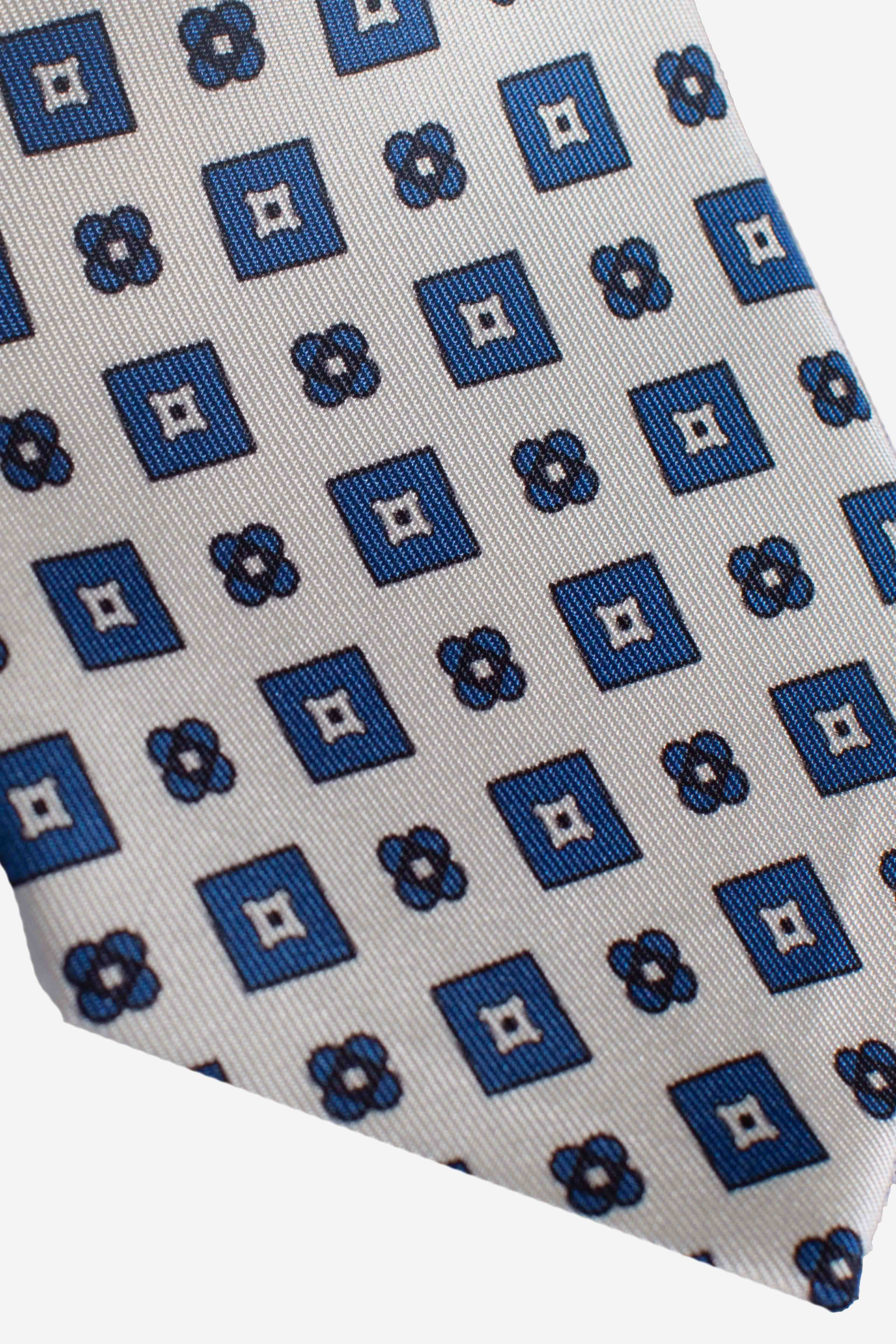 Cravatta in seta rombi fiori bianchi