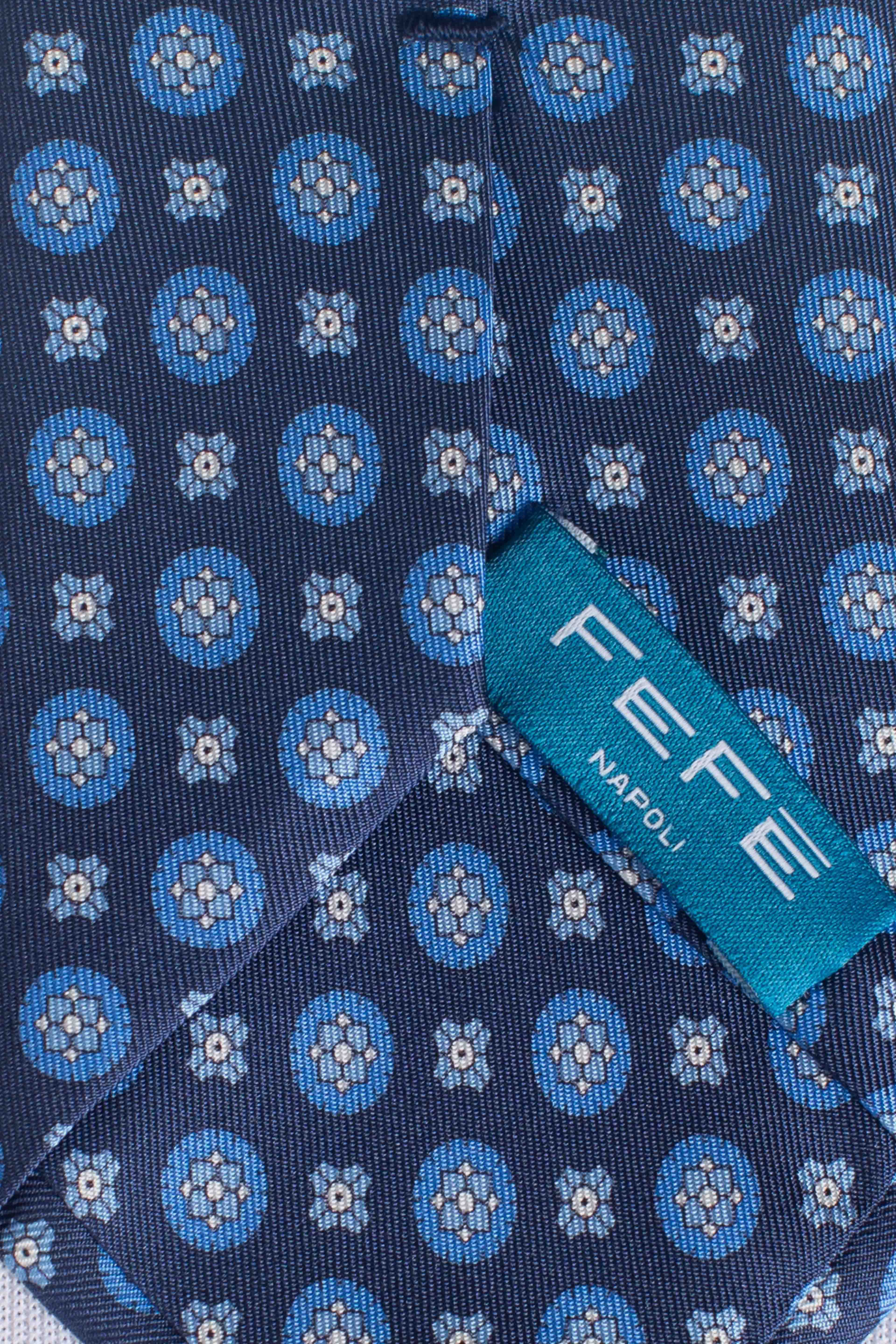 Cravatta in seta rosoni blu