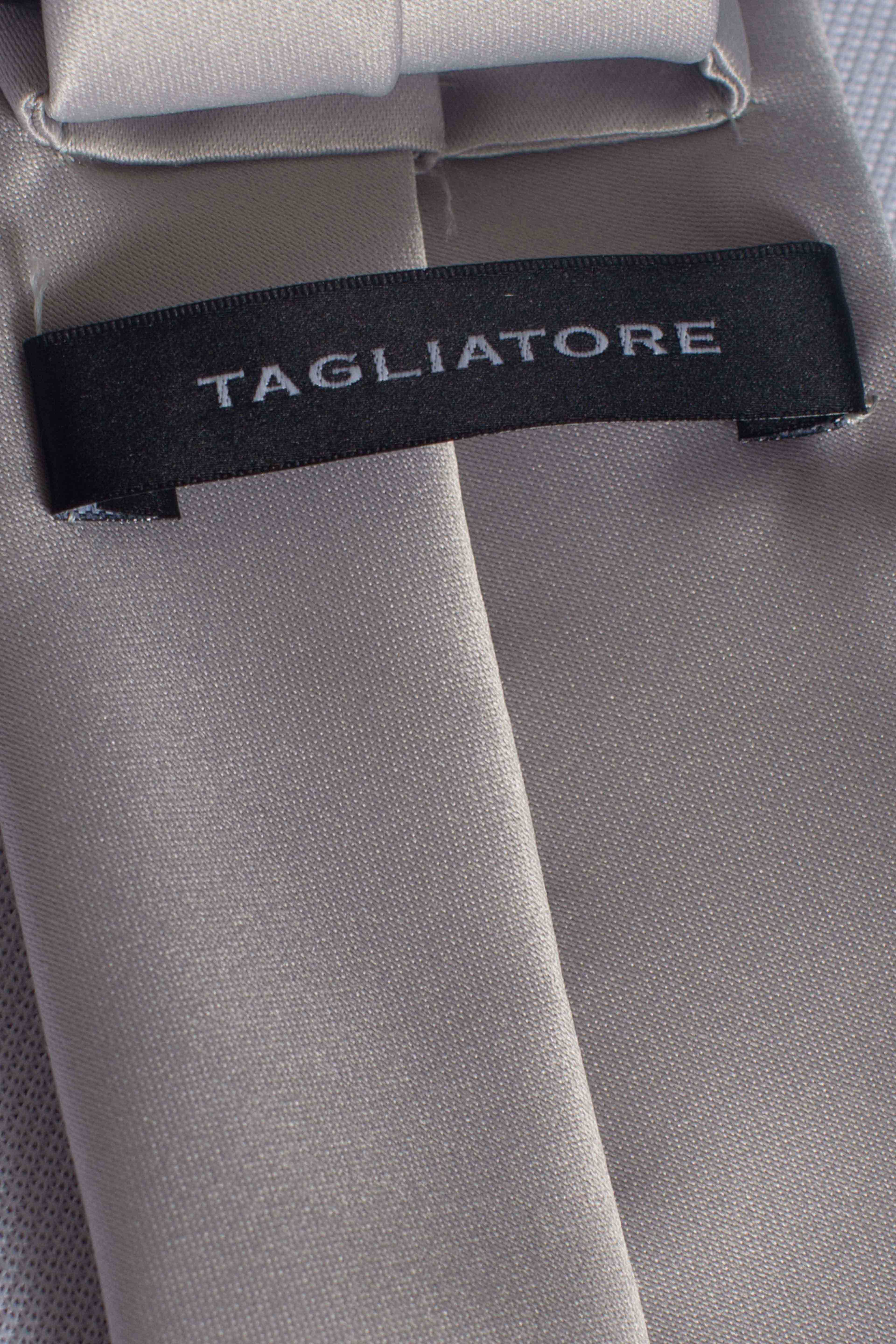 Cravatta tinta unita con finitura liscia perla