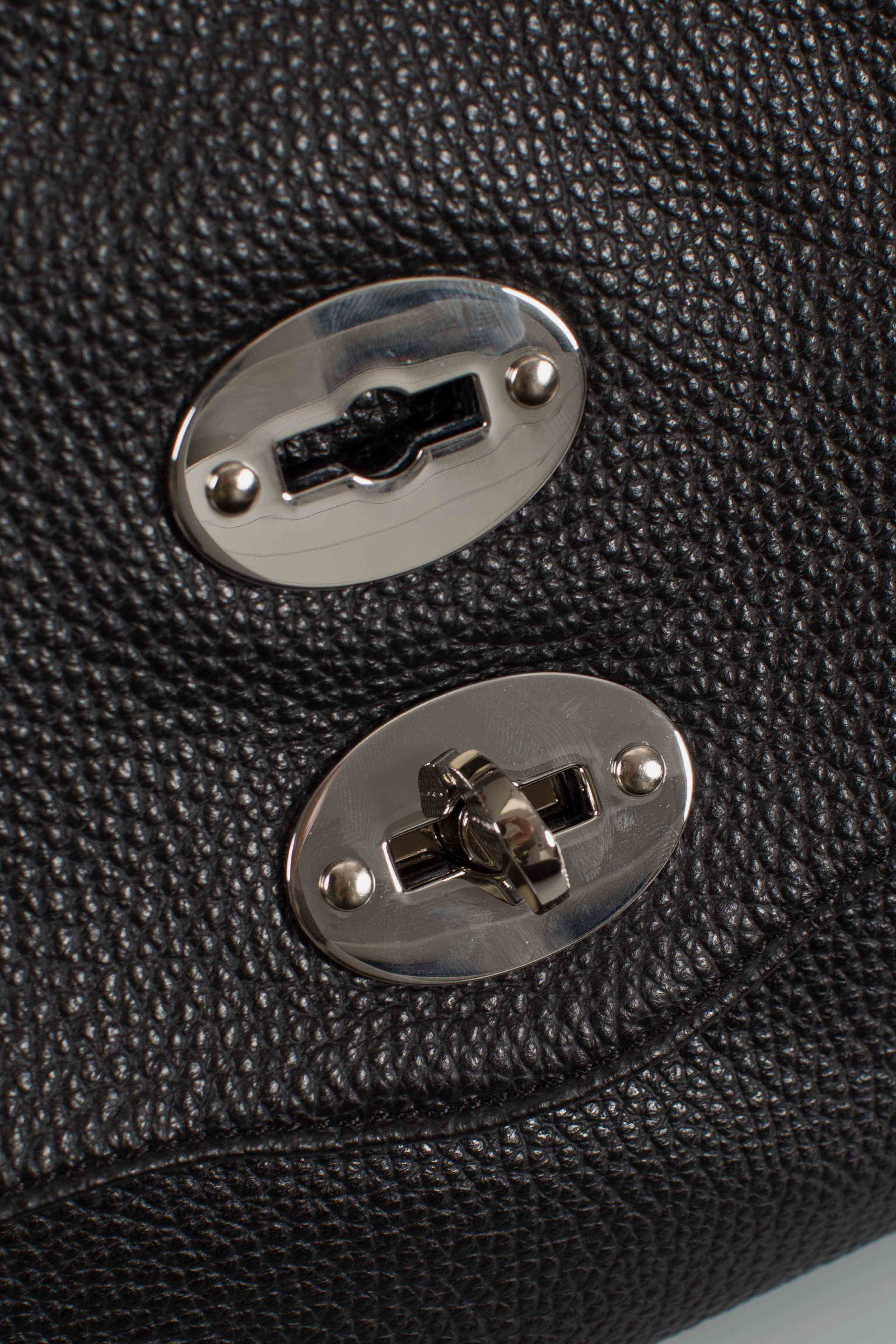 BORSA POSTINA® MEDIUM IN PELLE MARTELLATA BLACK NERO