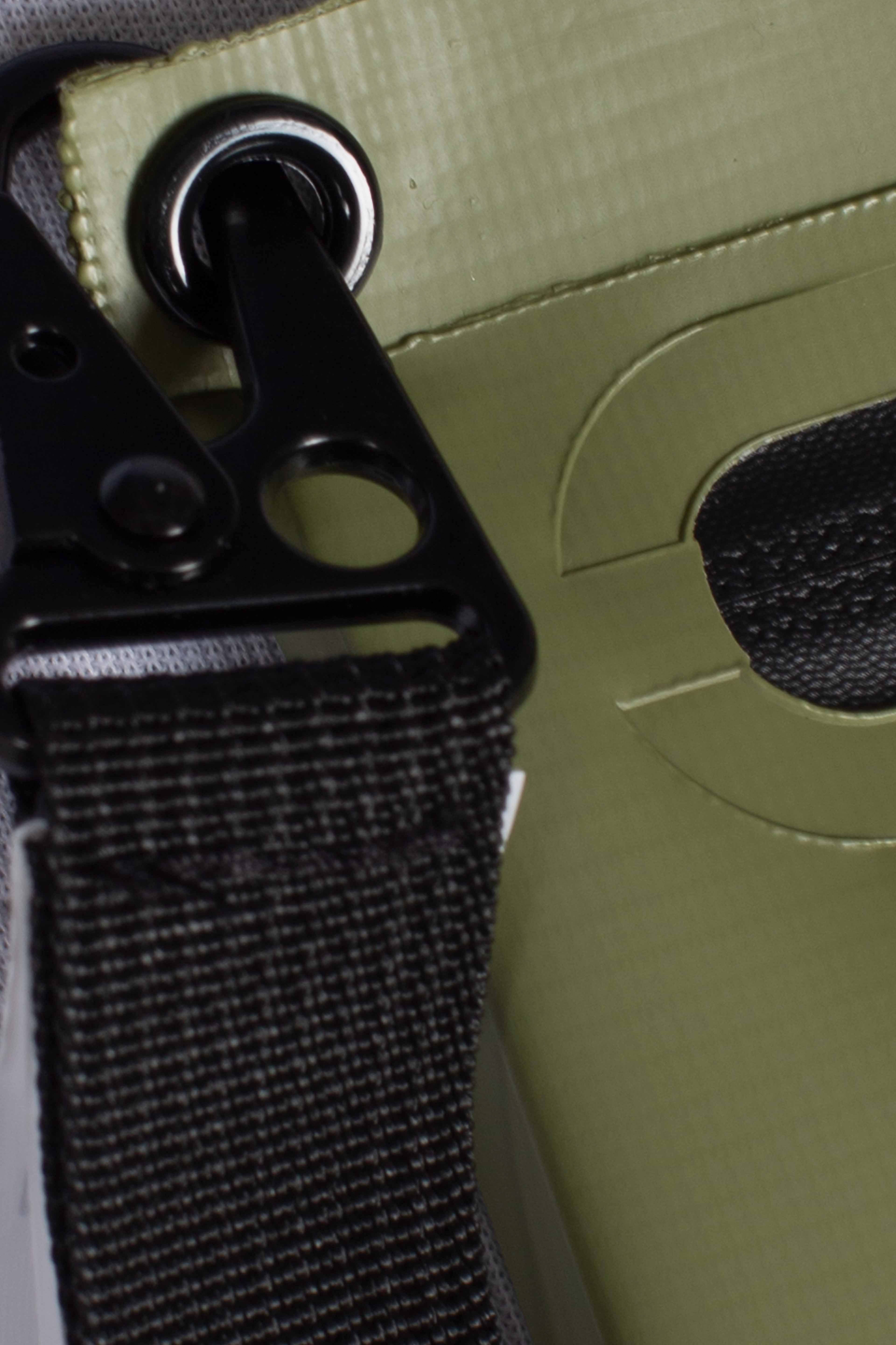 Pochette Aline military water-resistant