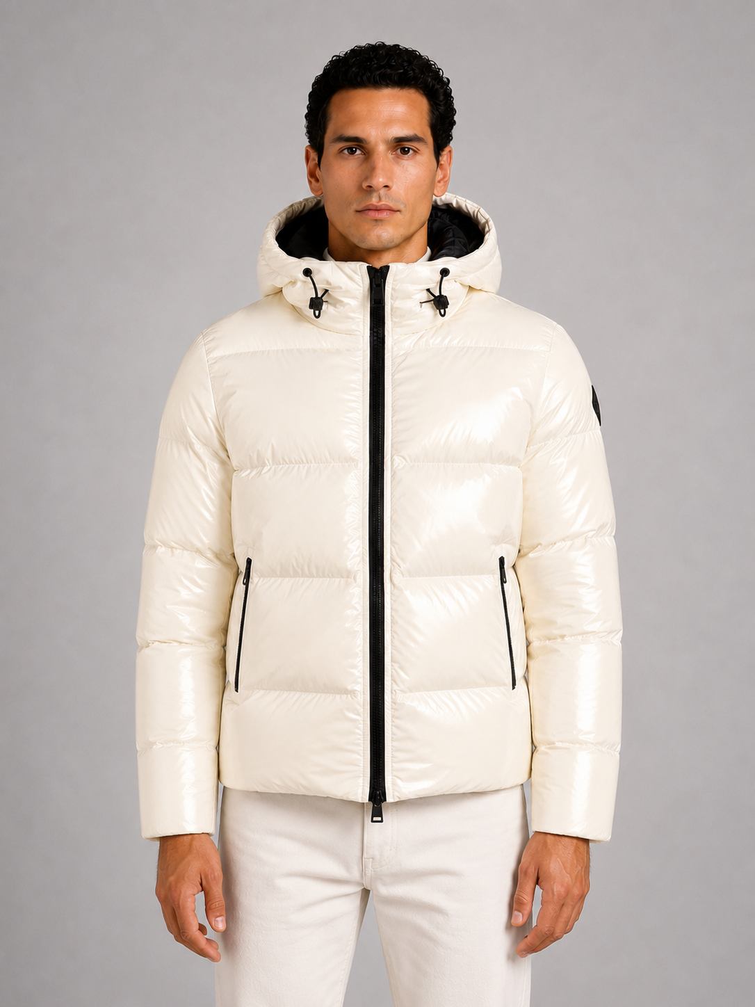 Piumino bianco con cappuccio in nylon gloss lucido effetto lacca
