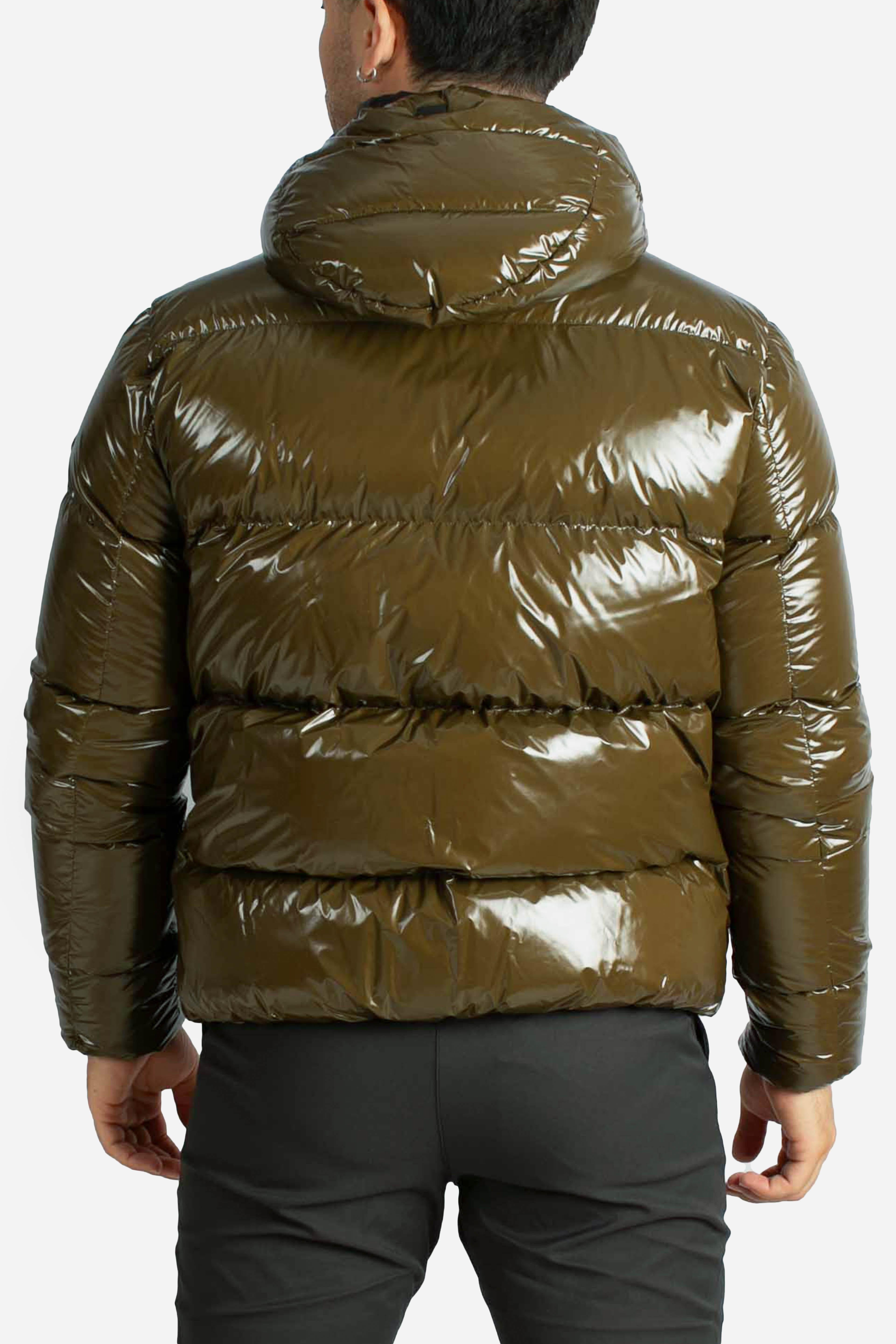 Piumino militare con cappuccio in nylon gloss lucido effetto lacca PI001133U12220Z7740 HERNO