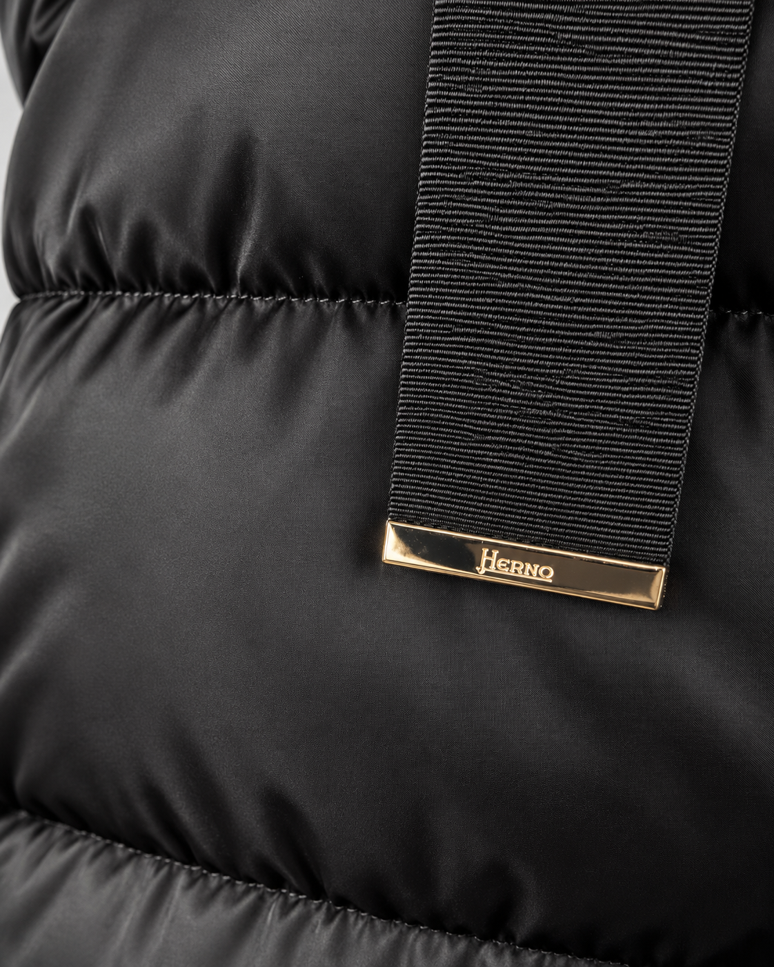 Herno Piumino donna A-shape in satin nero