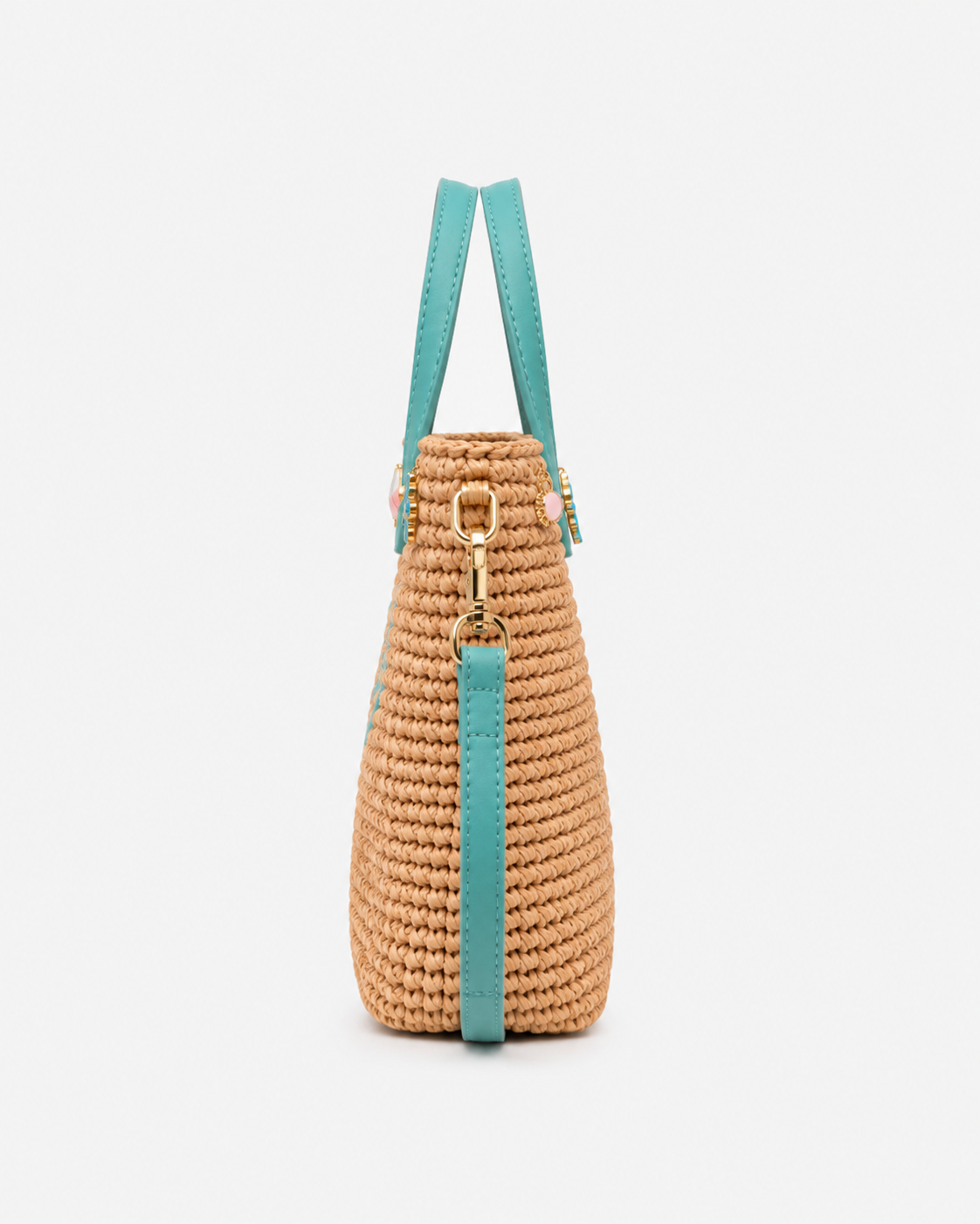 Borsa City mini in raffia con charms applicati e logo ricamato