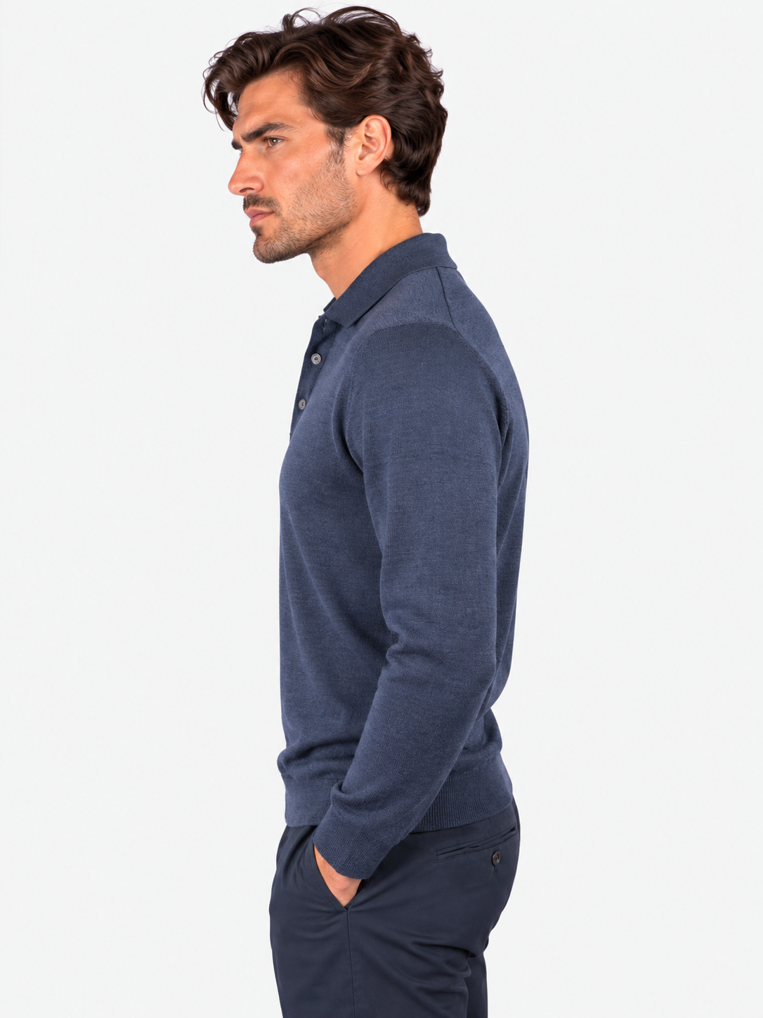 Polo K-Way Rey blu a maniche lunghe indossata dal modello, vista laterale