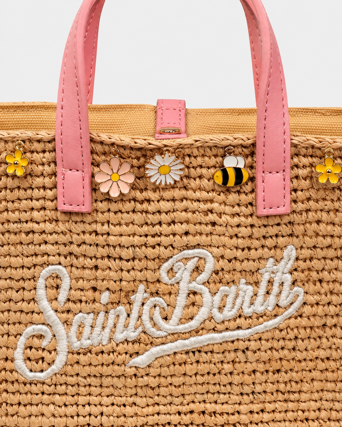 Borsa City mini in raffia con charms applicati e logo ricamato