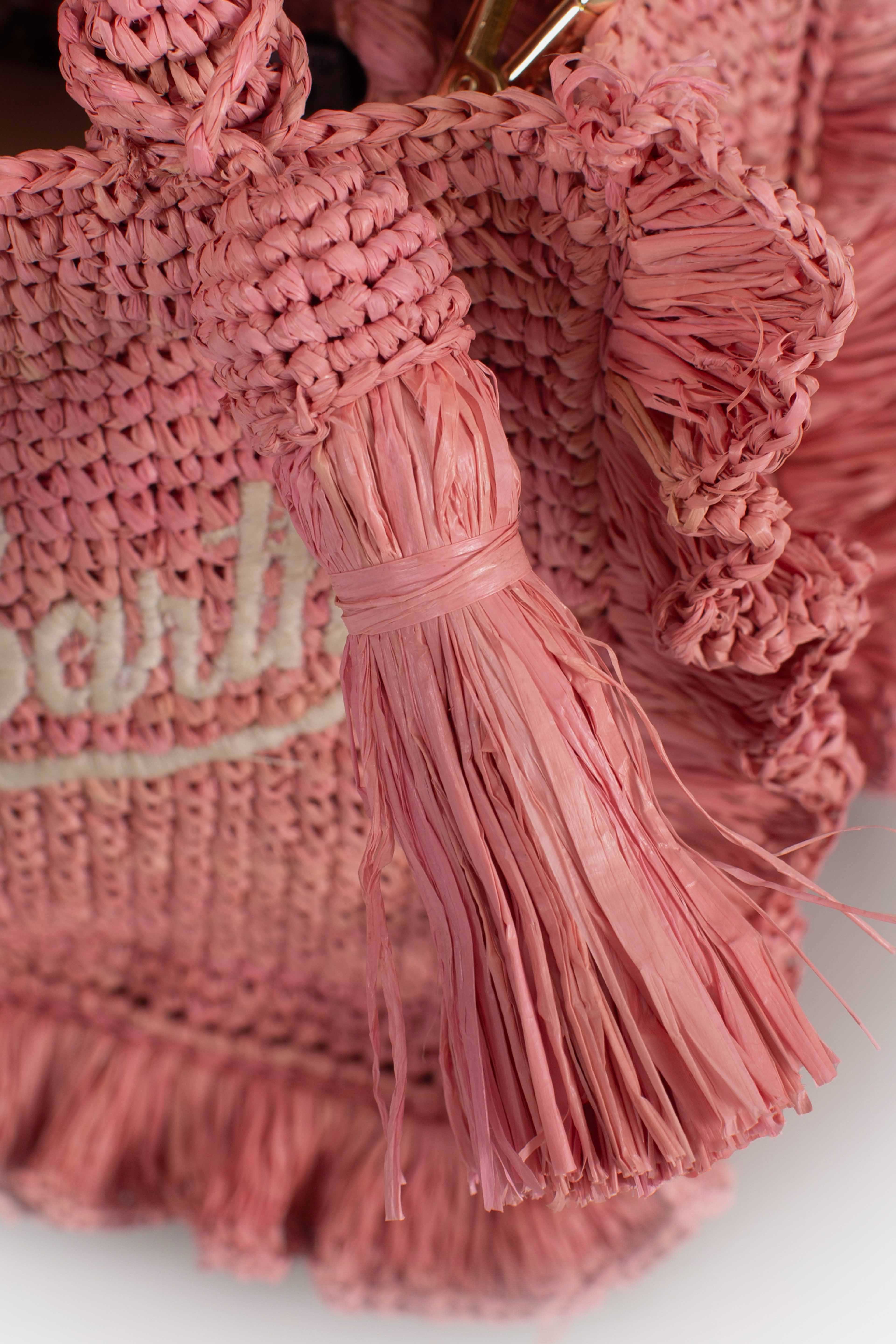Borsa Volant Mini in raffia rosa con logo ricamato