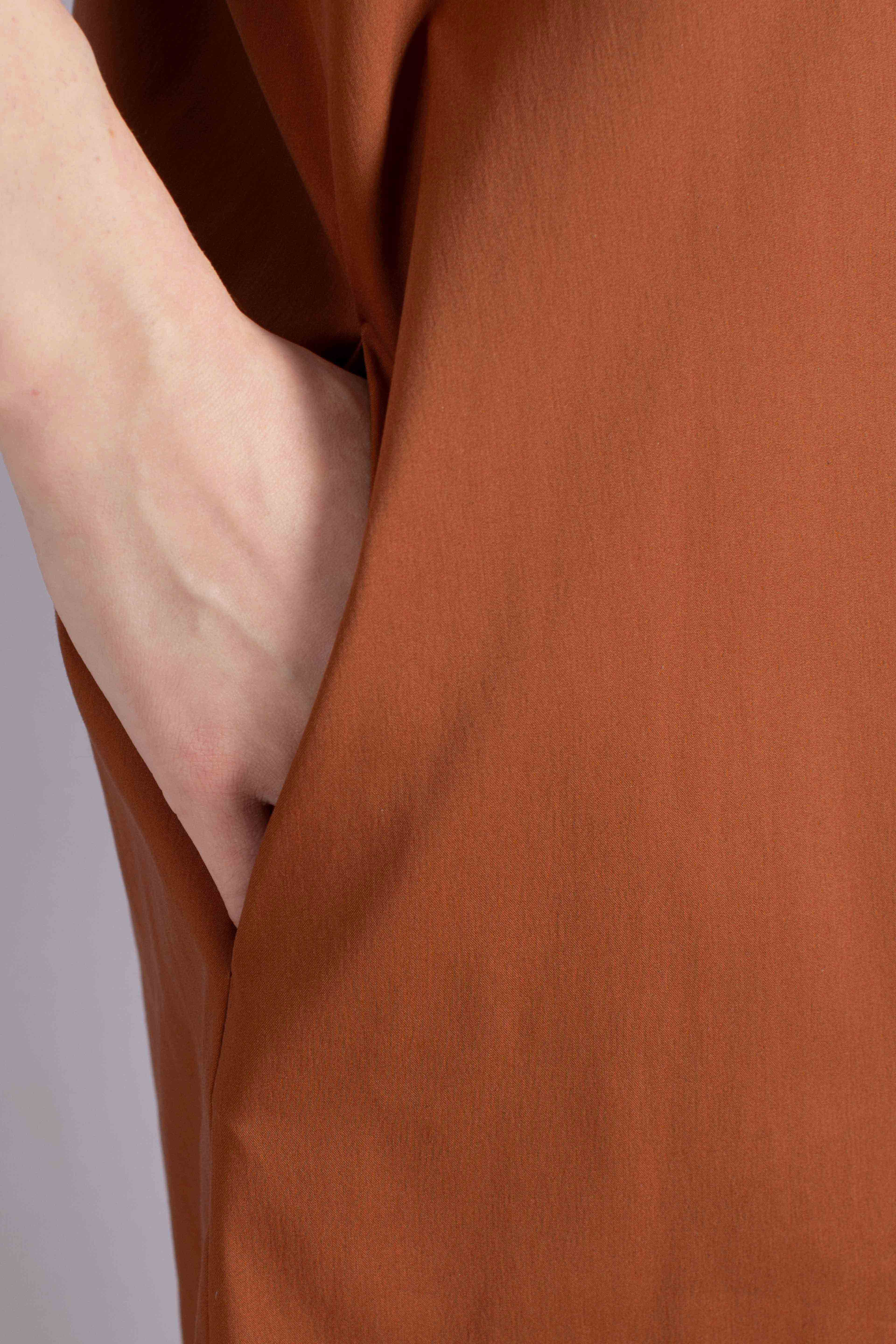 Abito midi chemisier con colletto e tasche tabacco