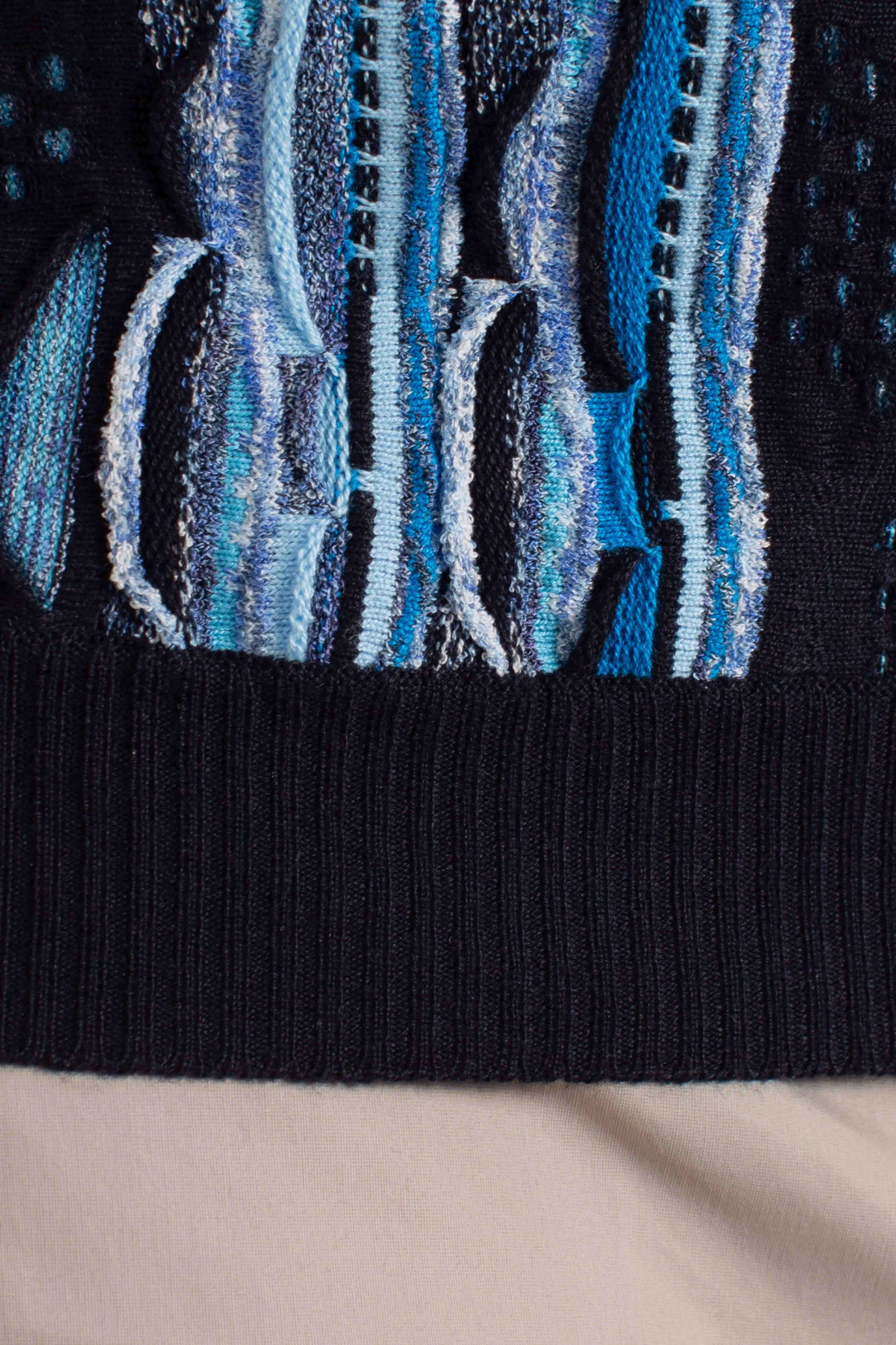 Polo uomo in maglia jacquard blu con fantasia verticale