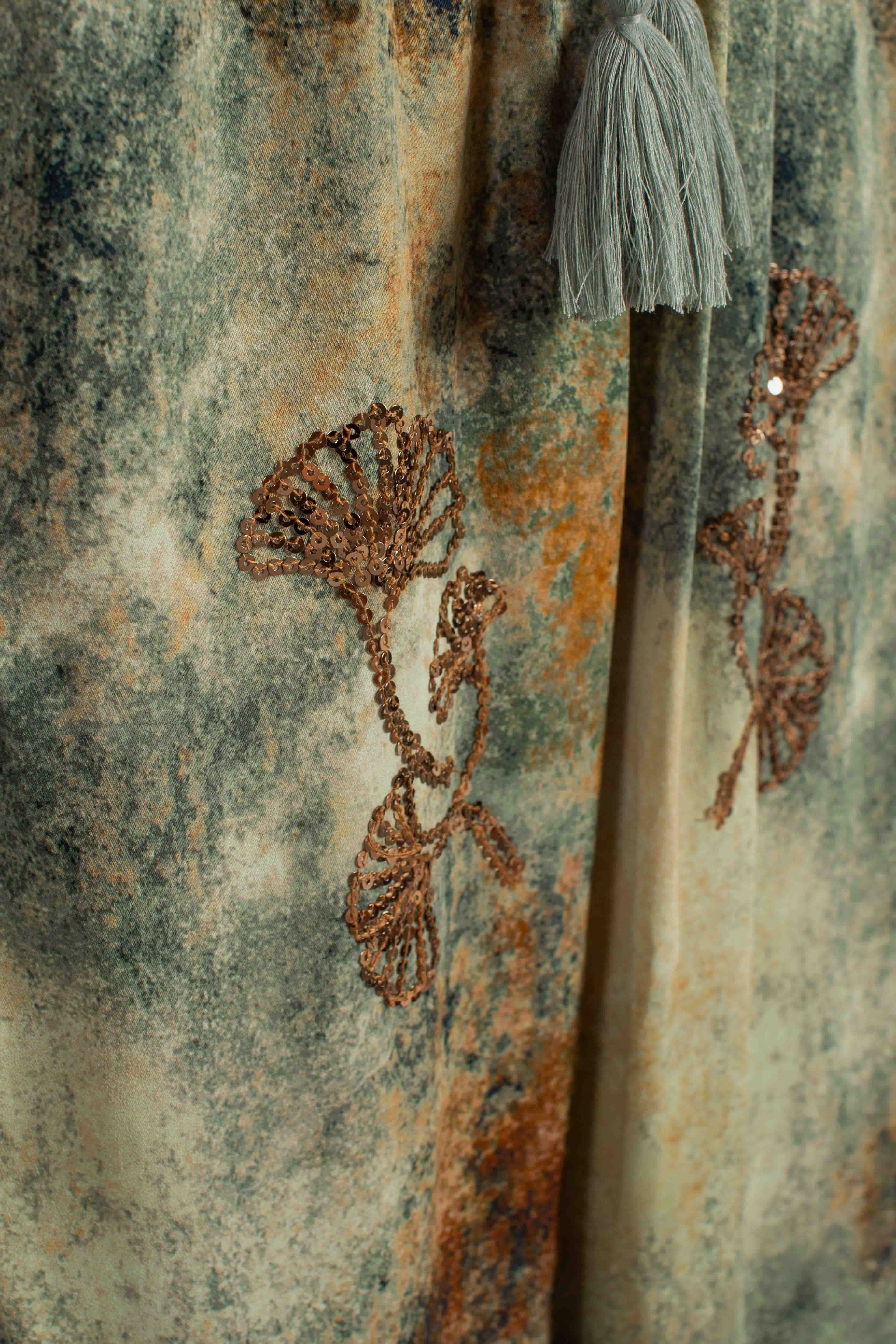 Pantalone donna in viscosa fantasia con ricami paillettes