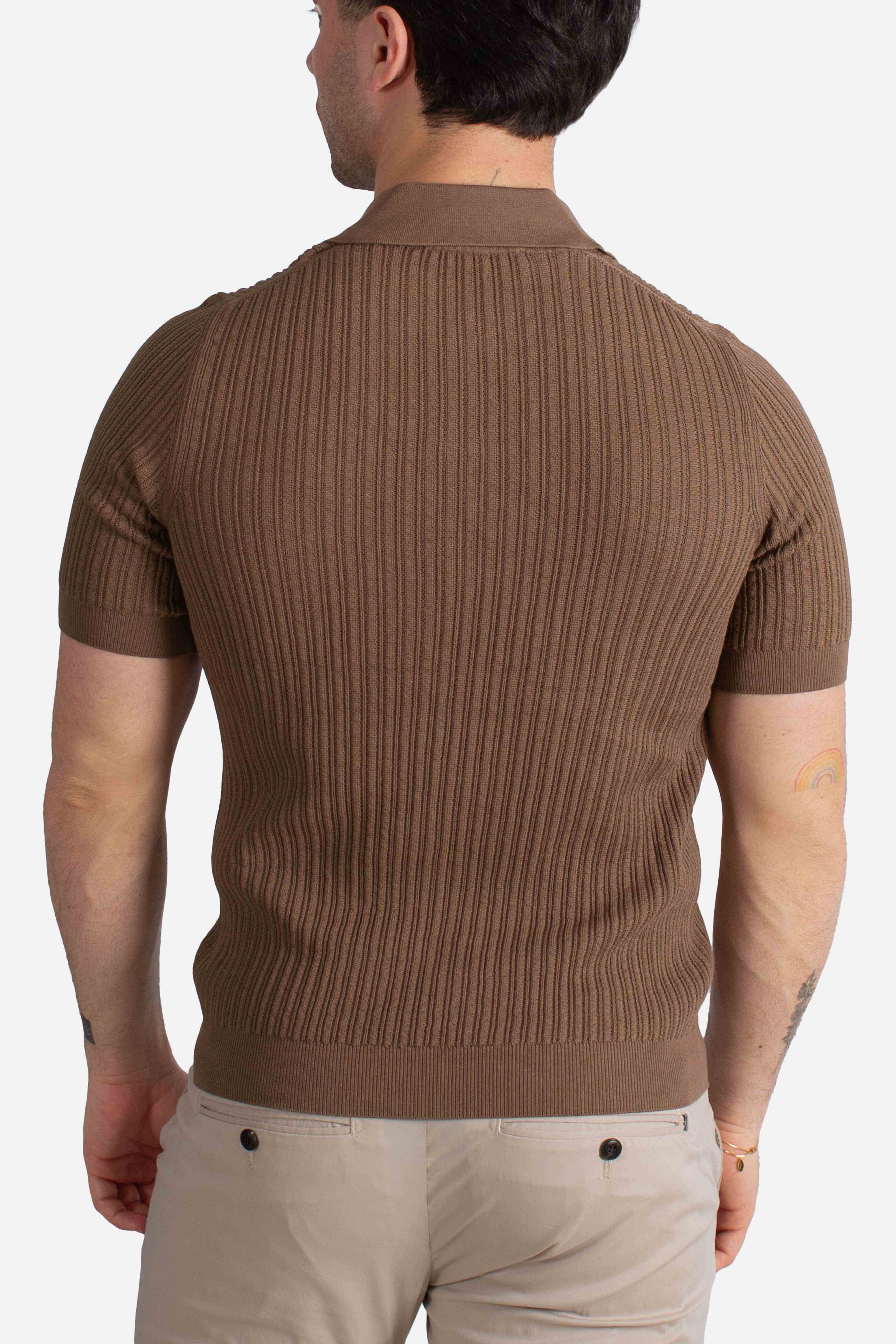 Polo uomo in maglia a coste color tabacco in puro cotone