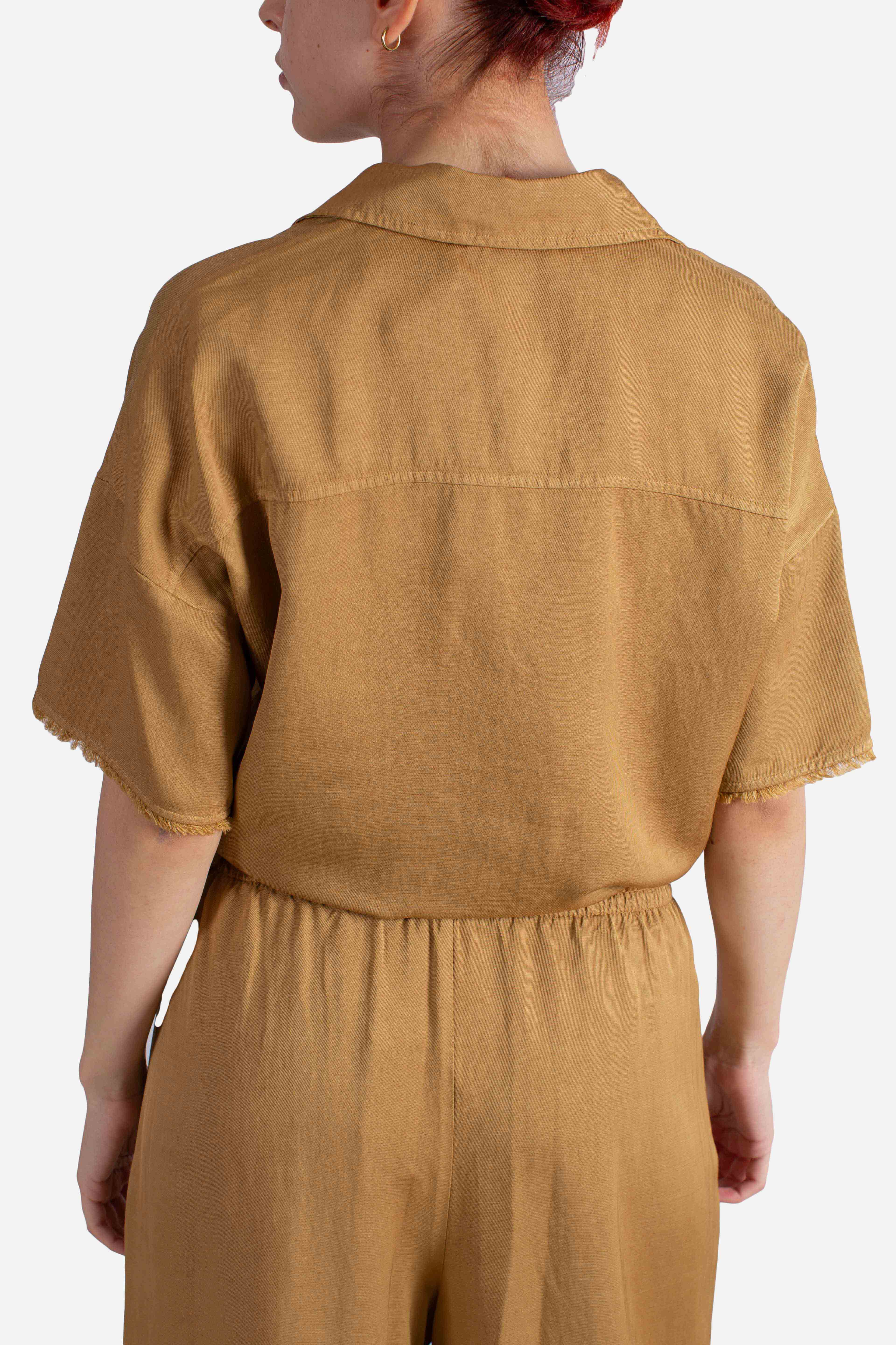 Camicia donna color tabacco con tasche e manica corta