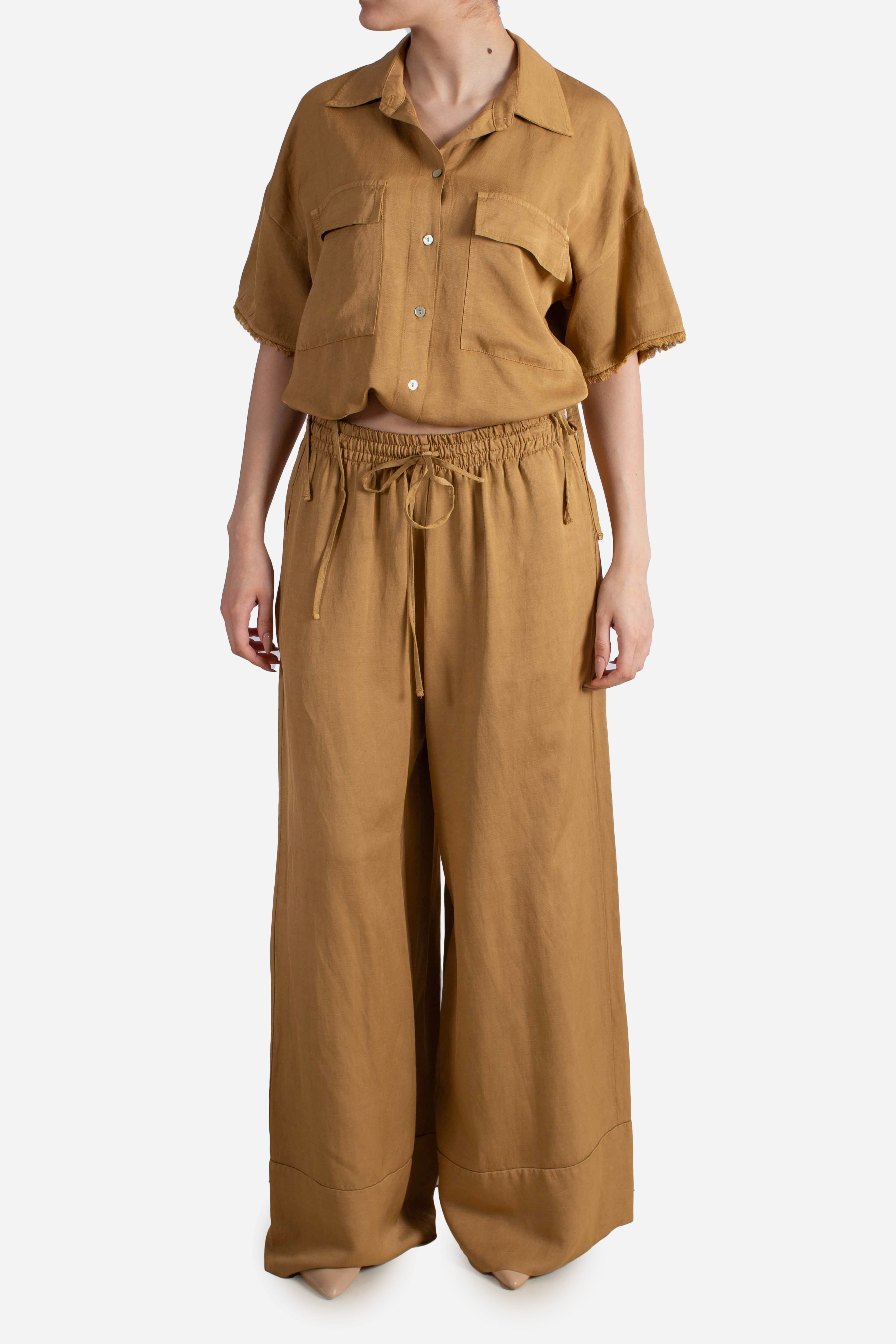 Camicia donna color tabacco con tasche e manica corta