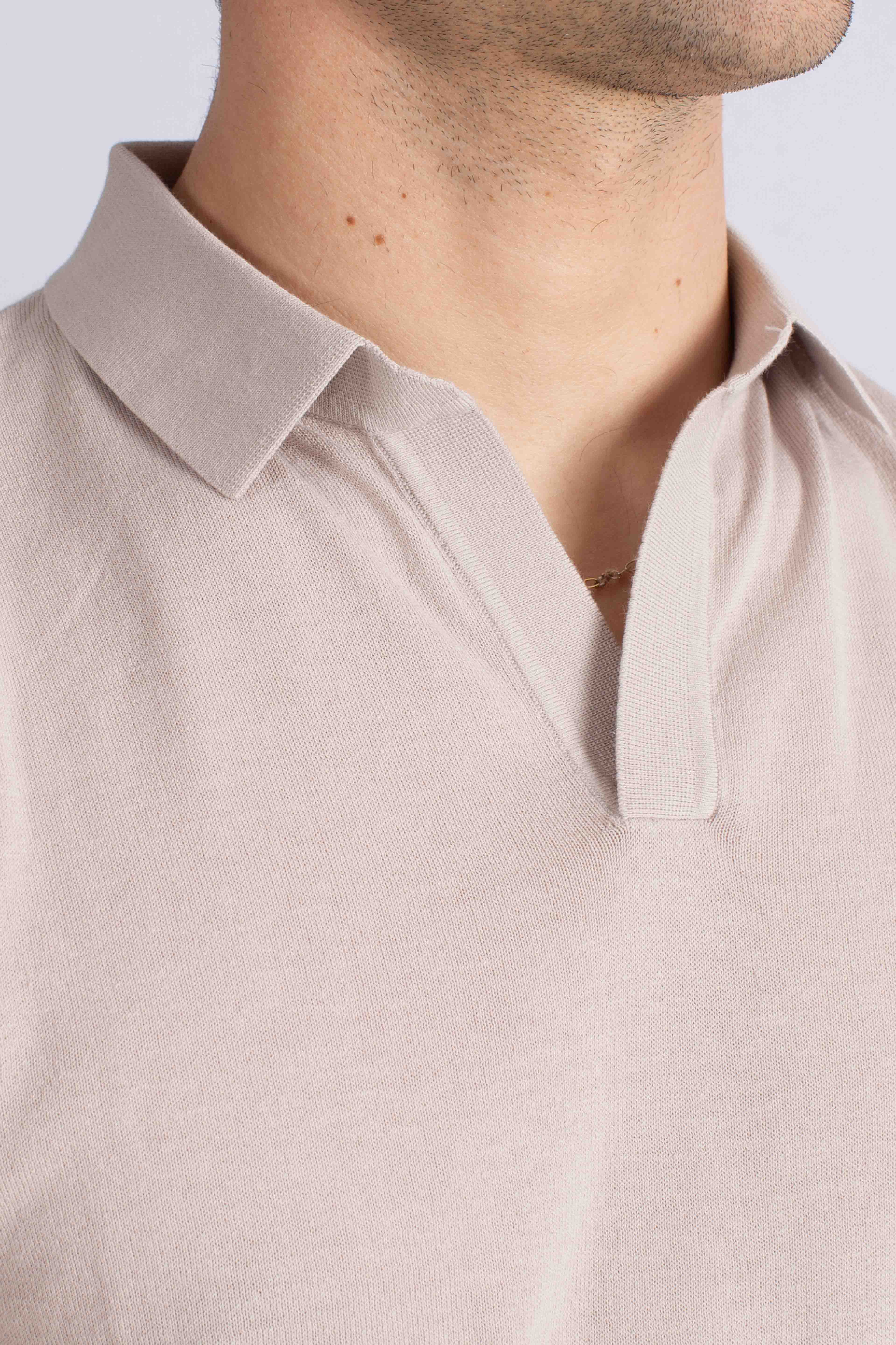 Polo Sloan senza bottoni in maglia stone light
