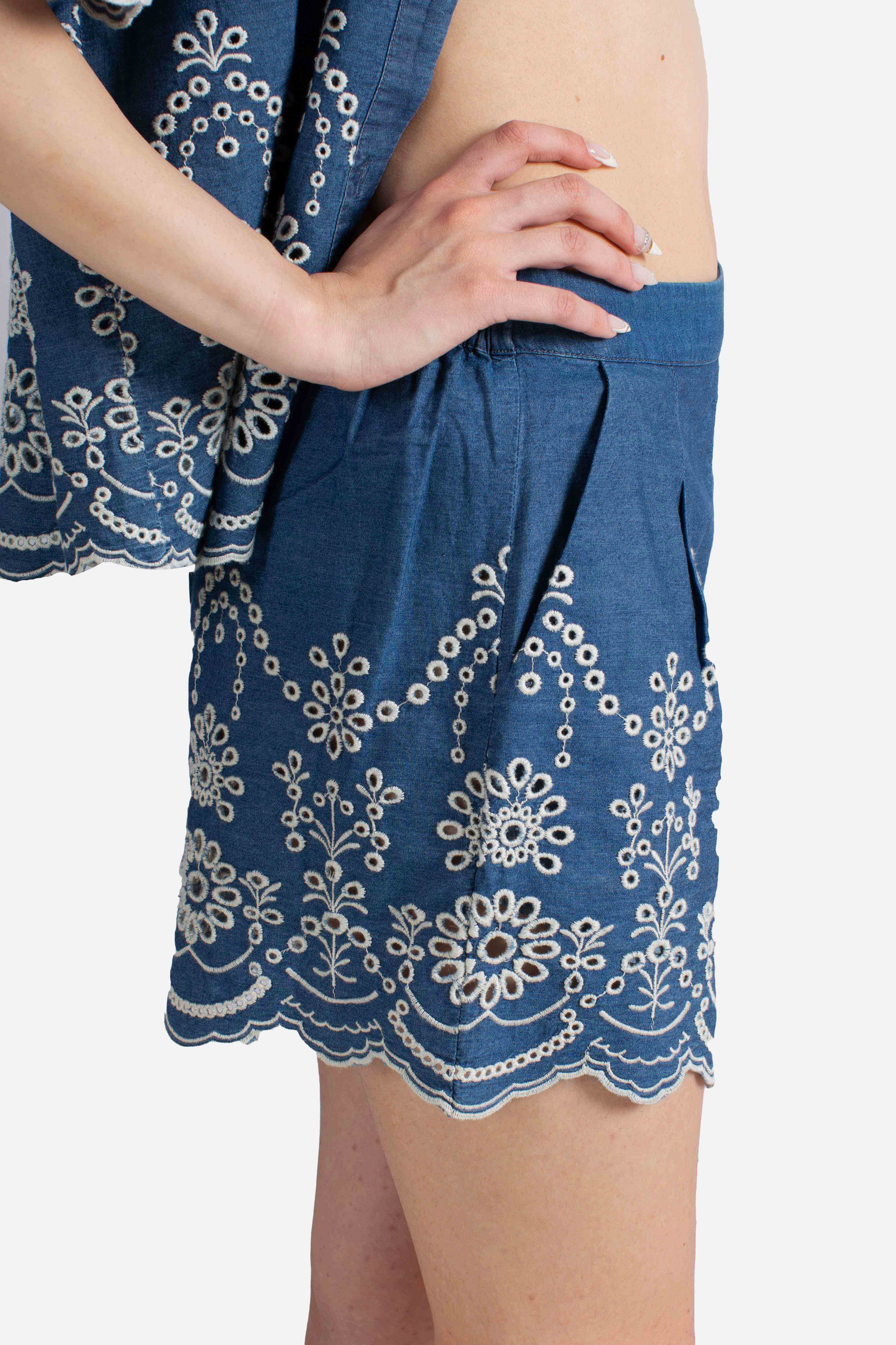 Short Amani in chambray con ricamo