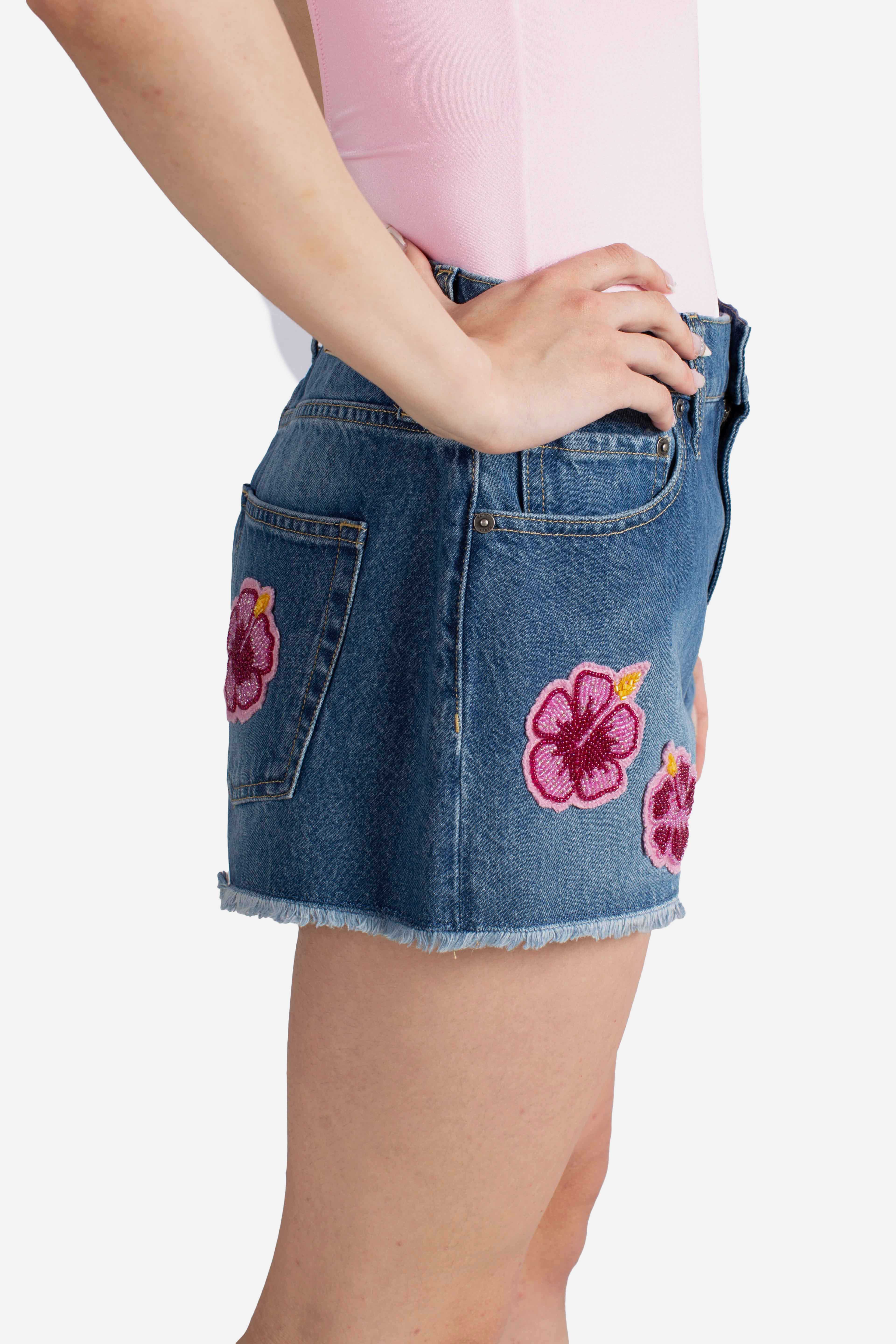 Shorts Musa in denim con patch floreali ricamate