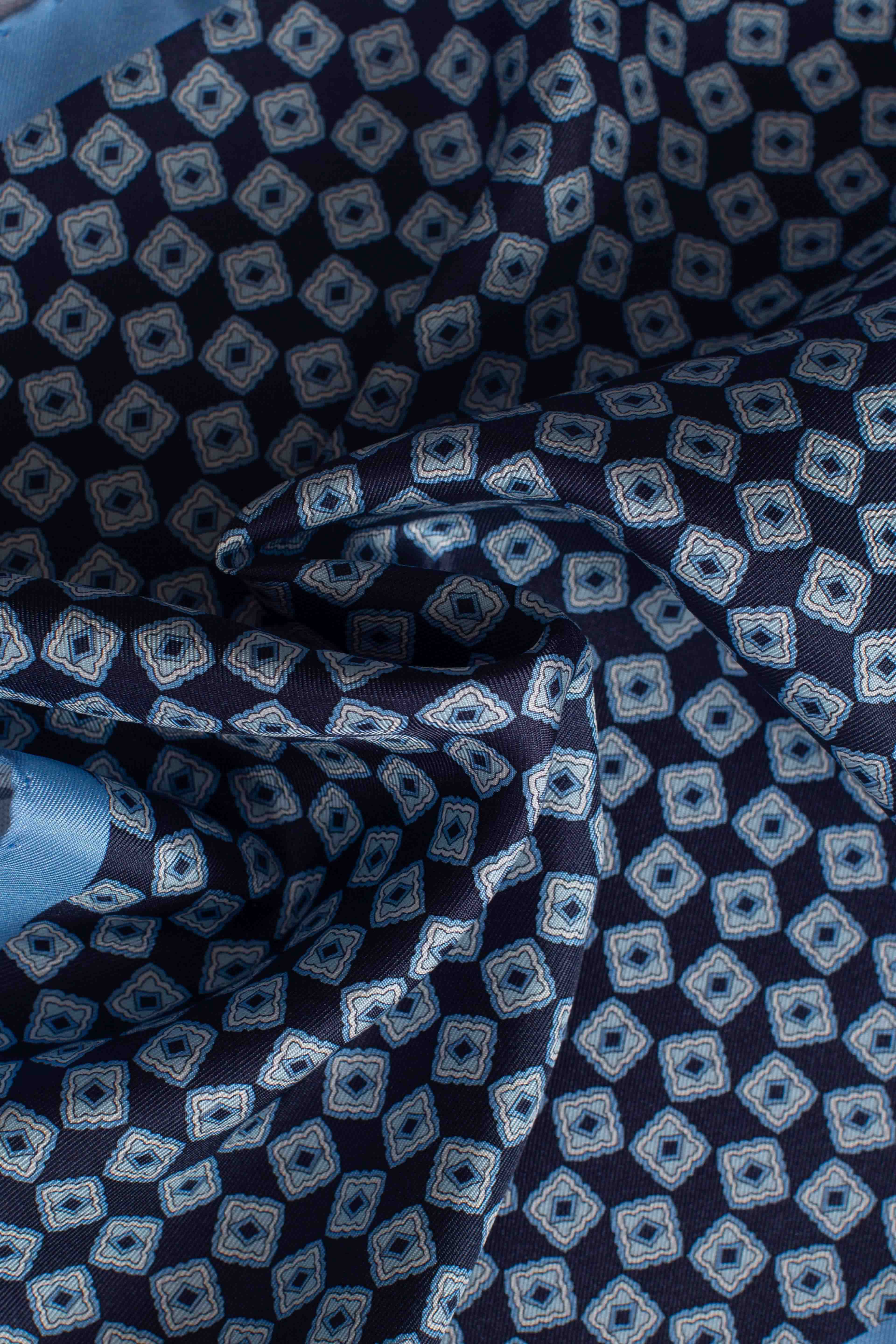 Pochette in seta rosone blu