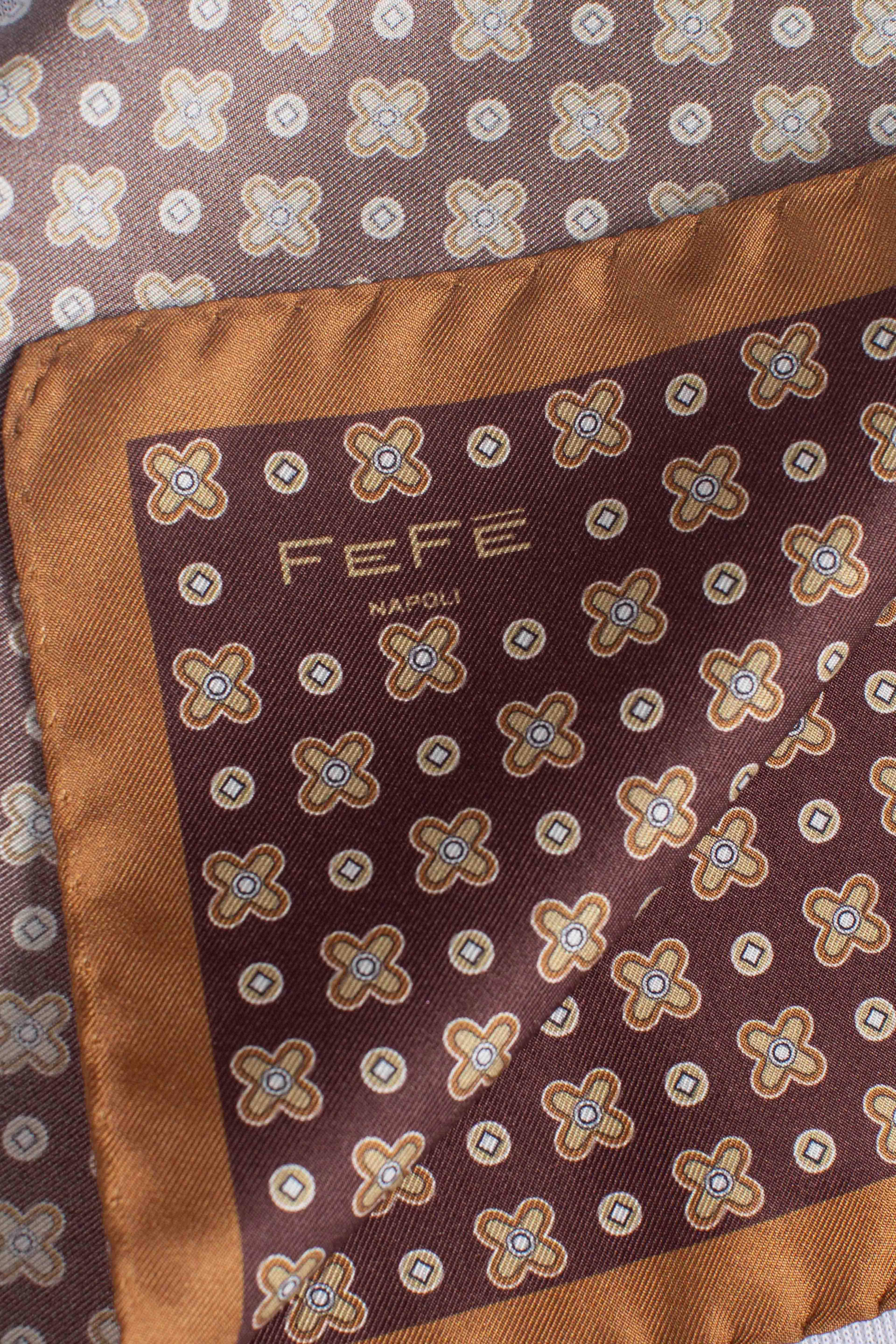 Pochette in seta panfiore marrone
