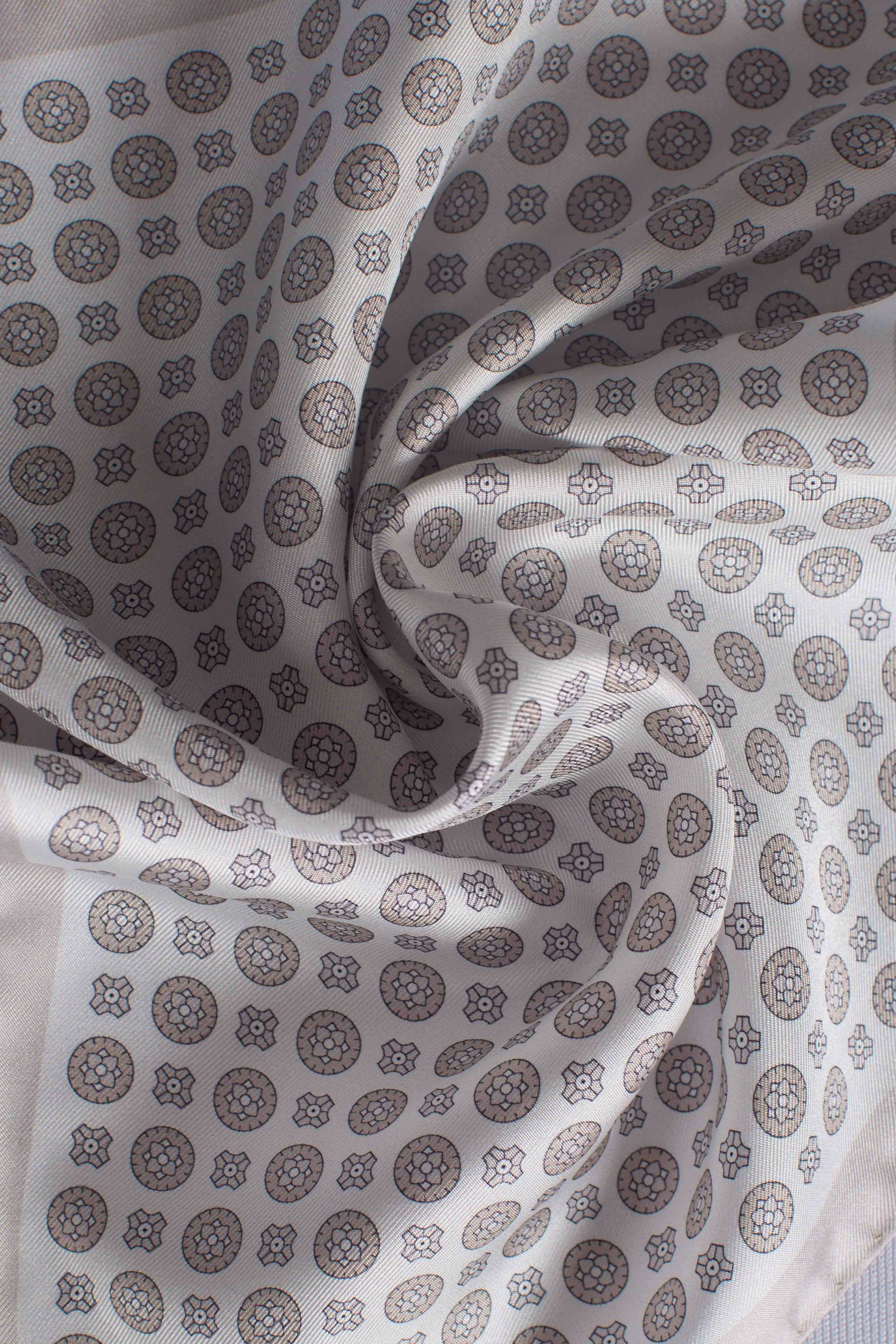 Pochette in seta rosoni avorio
