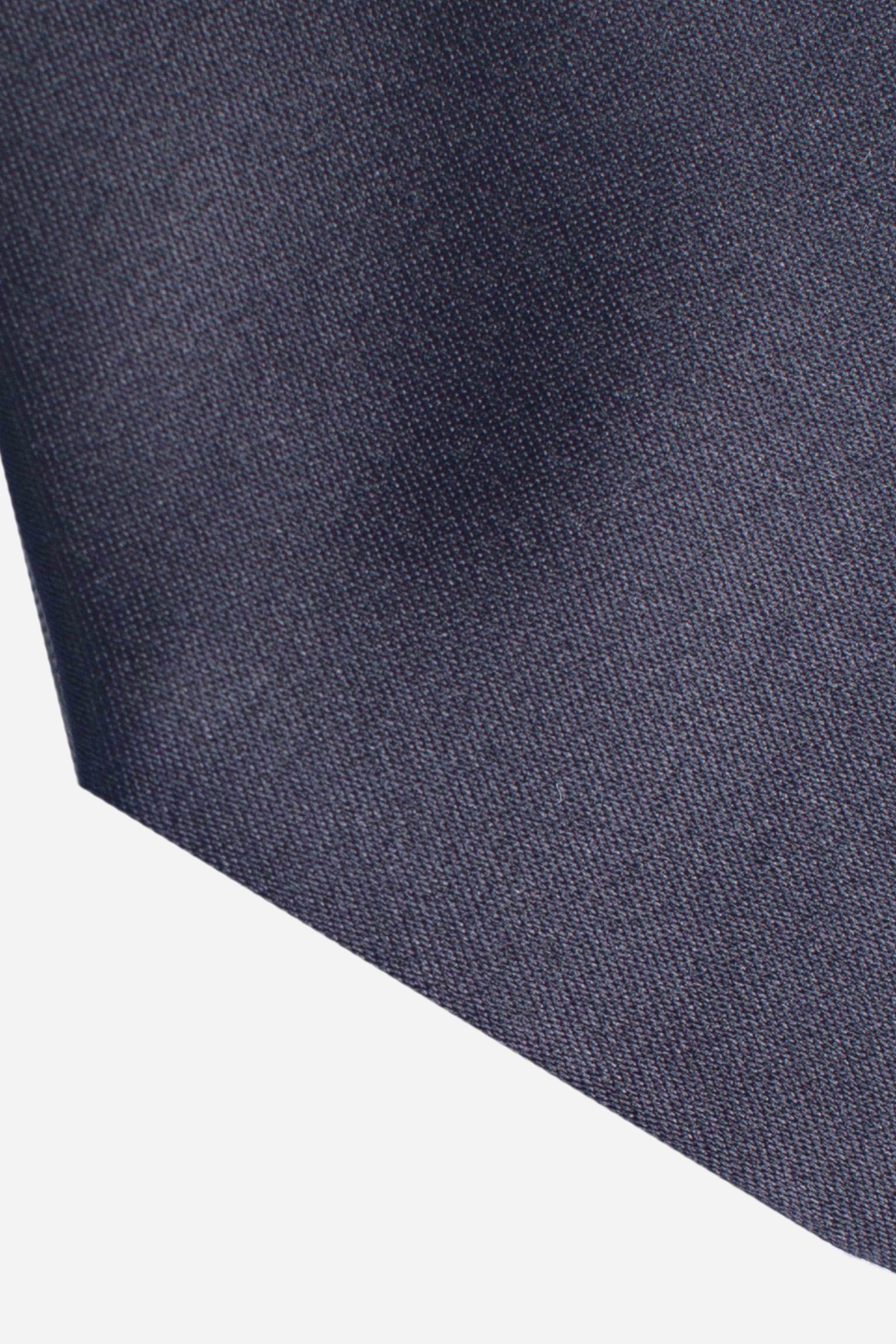 Cravatta tinta unita con finitura liscia blu