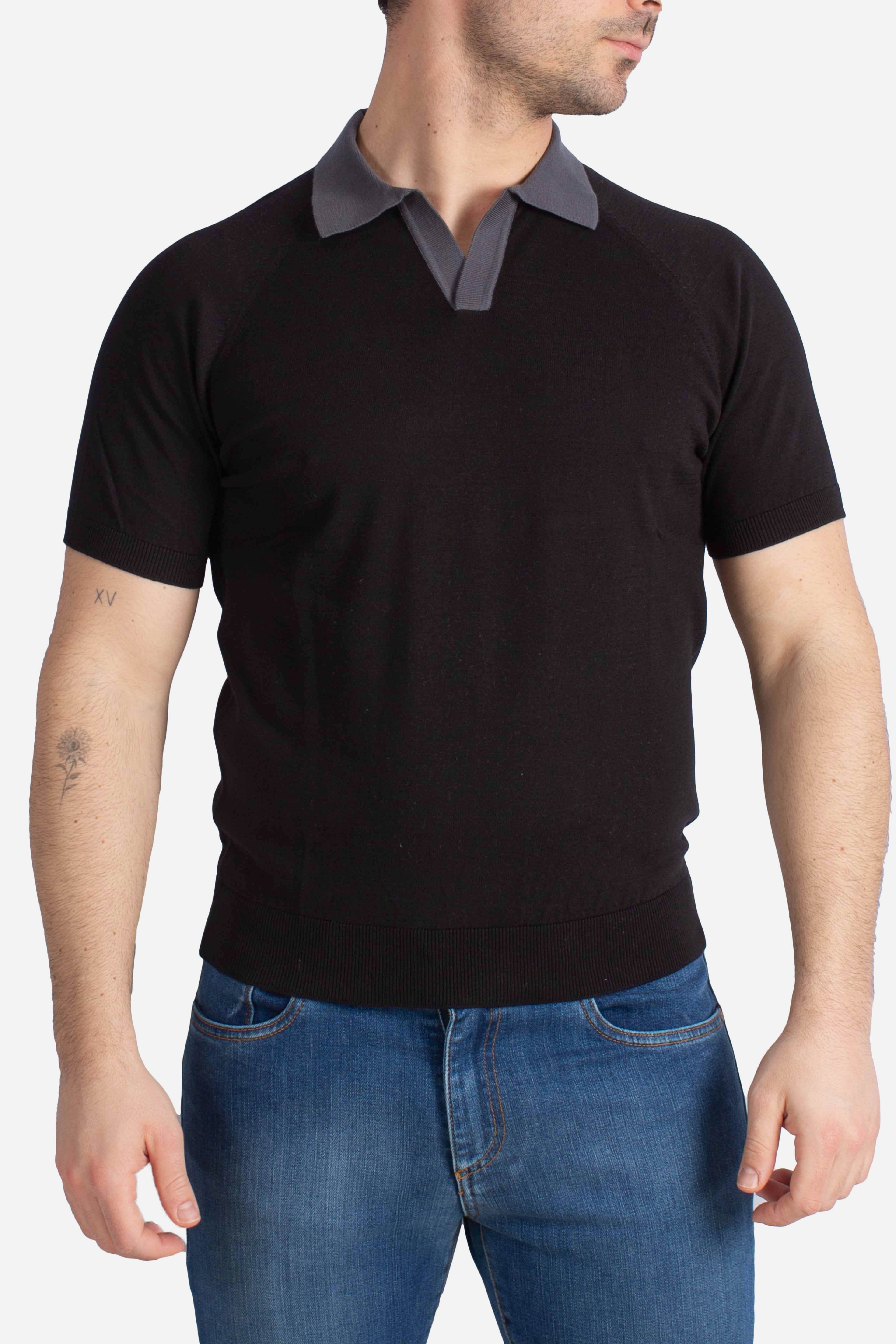 Polo organic cotton nera con scollo a V