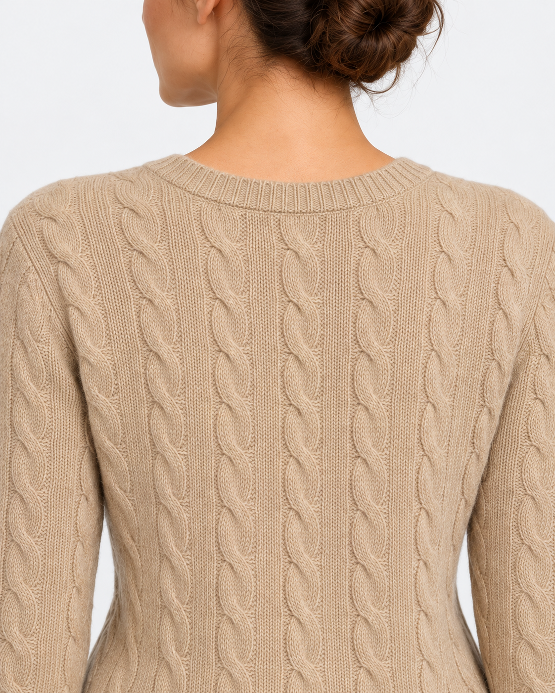 Maglione a collo a V in lana e cashmere a trecce beige
