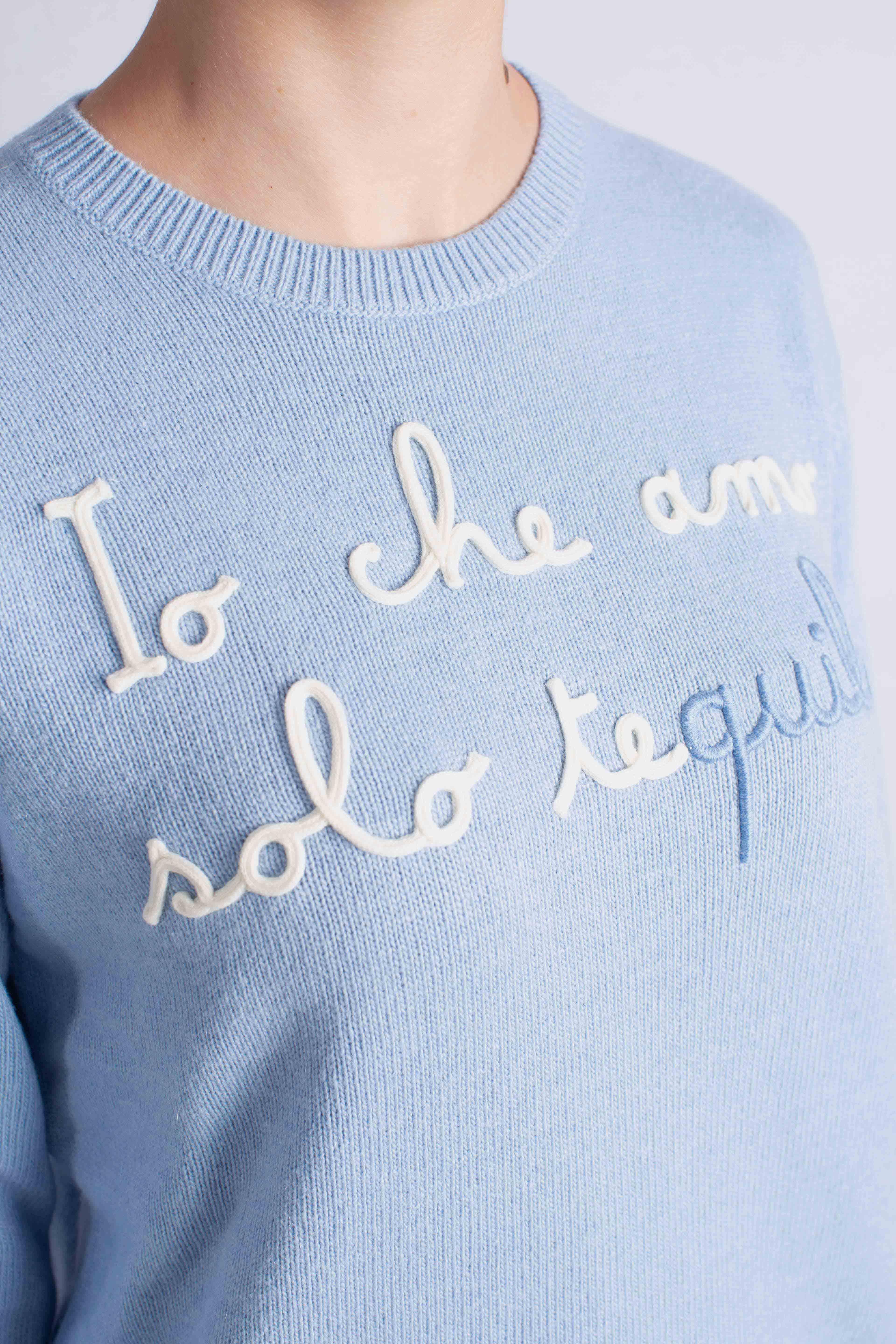 Maglione azzurro New Queen in misto cashmere con ricamo Io che amo solo tequila QUE001000586I MC2 SAINT BARTH