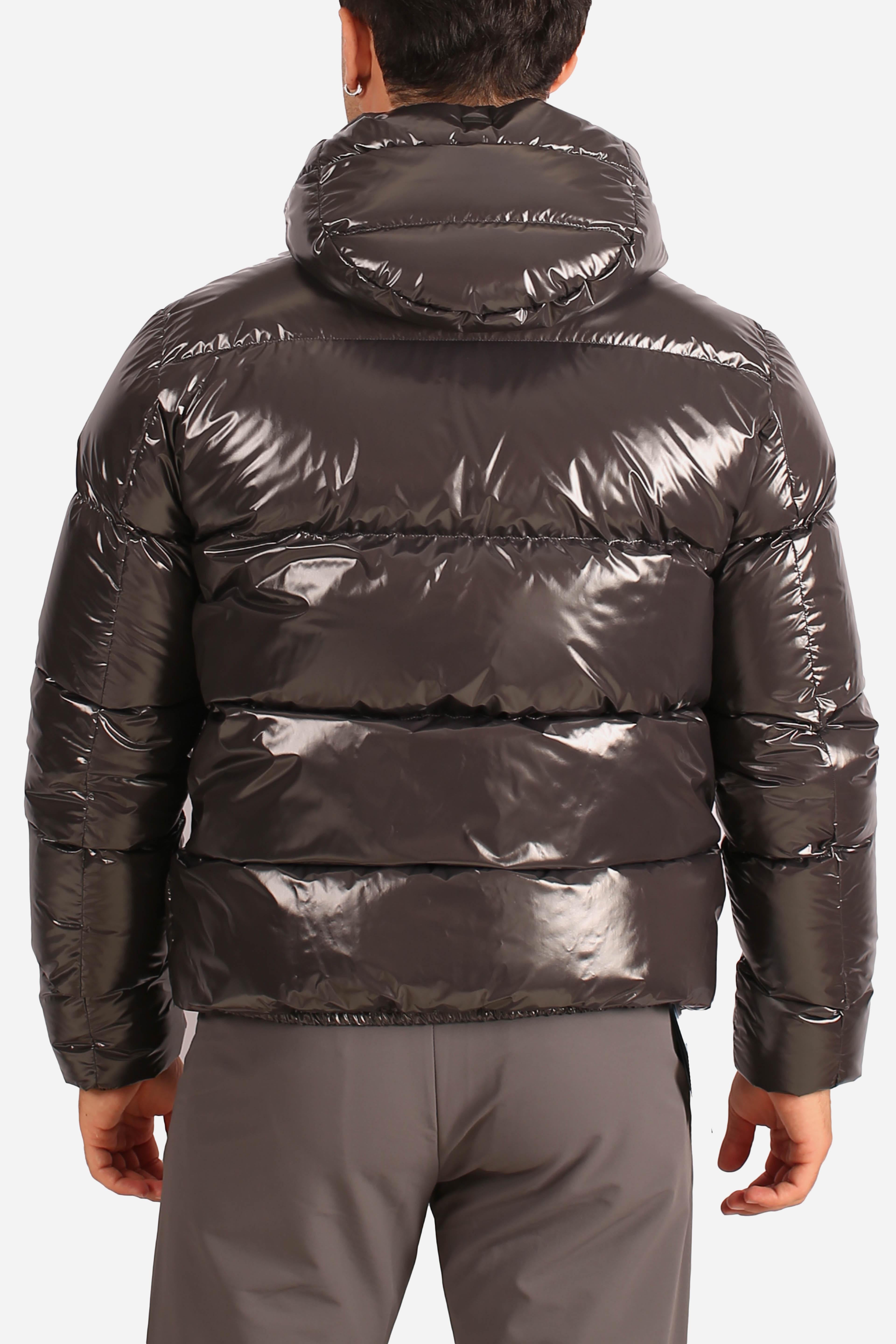 Piumino ferro con cappuccio in nylon gloss lucido effetto lacca PI001133U12220Z9487 HERNO