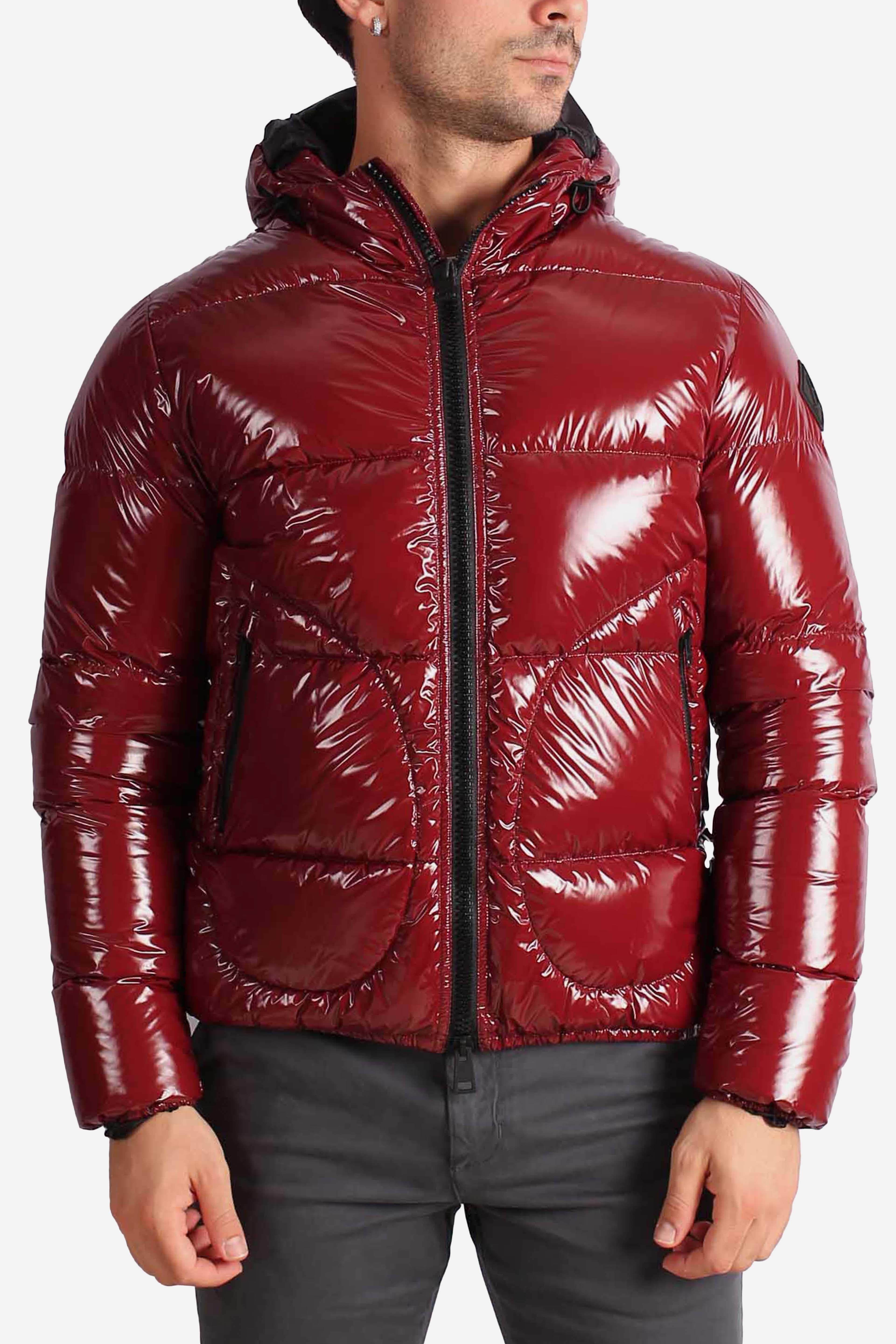 Piumino bordeaux con cappuccio in nylon gloss lucido effetto lacca PI001133U12220Z6705 HERNO